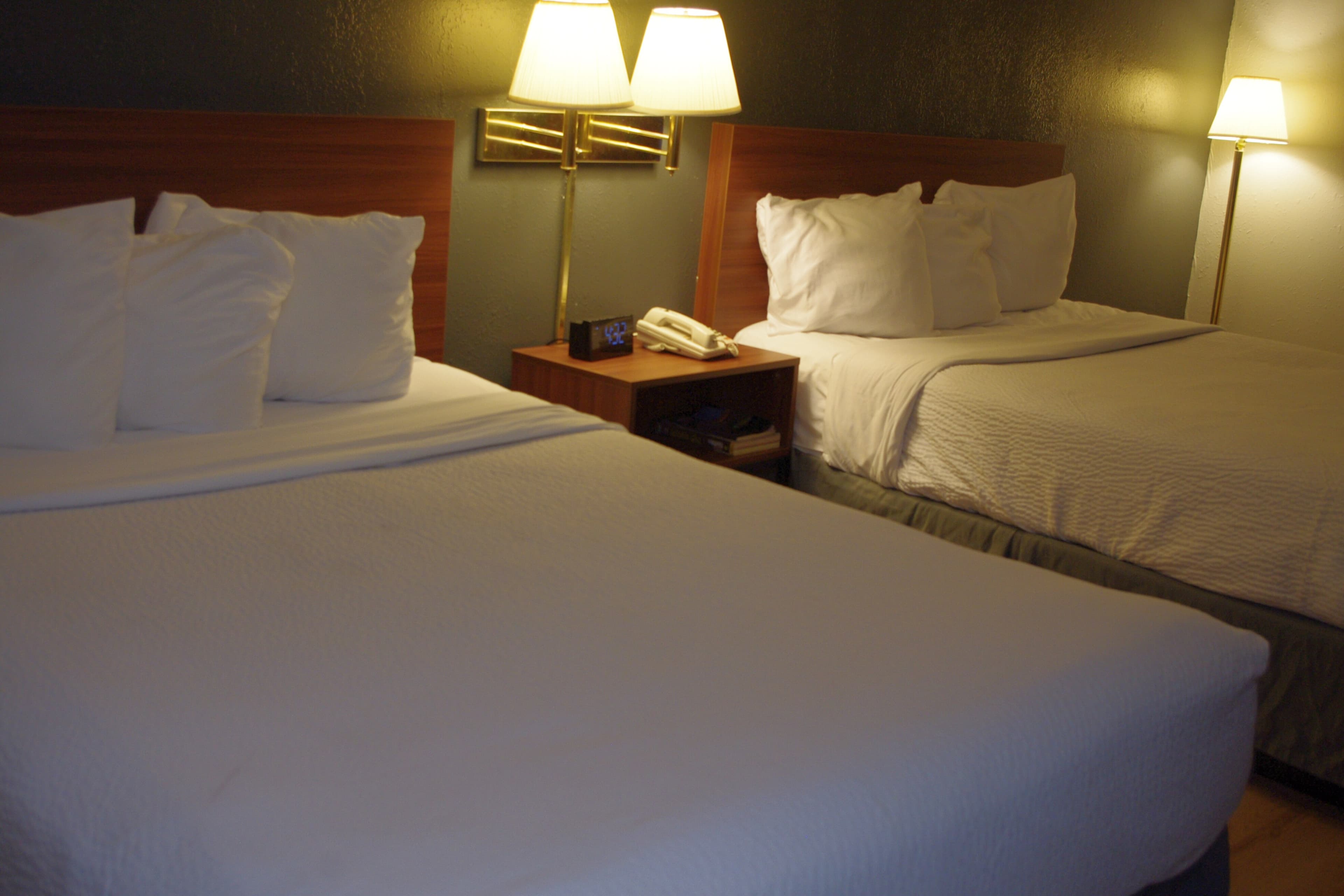 Econo Lodge El Paso, IL - Image 3