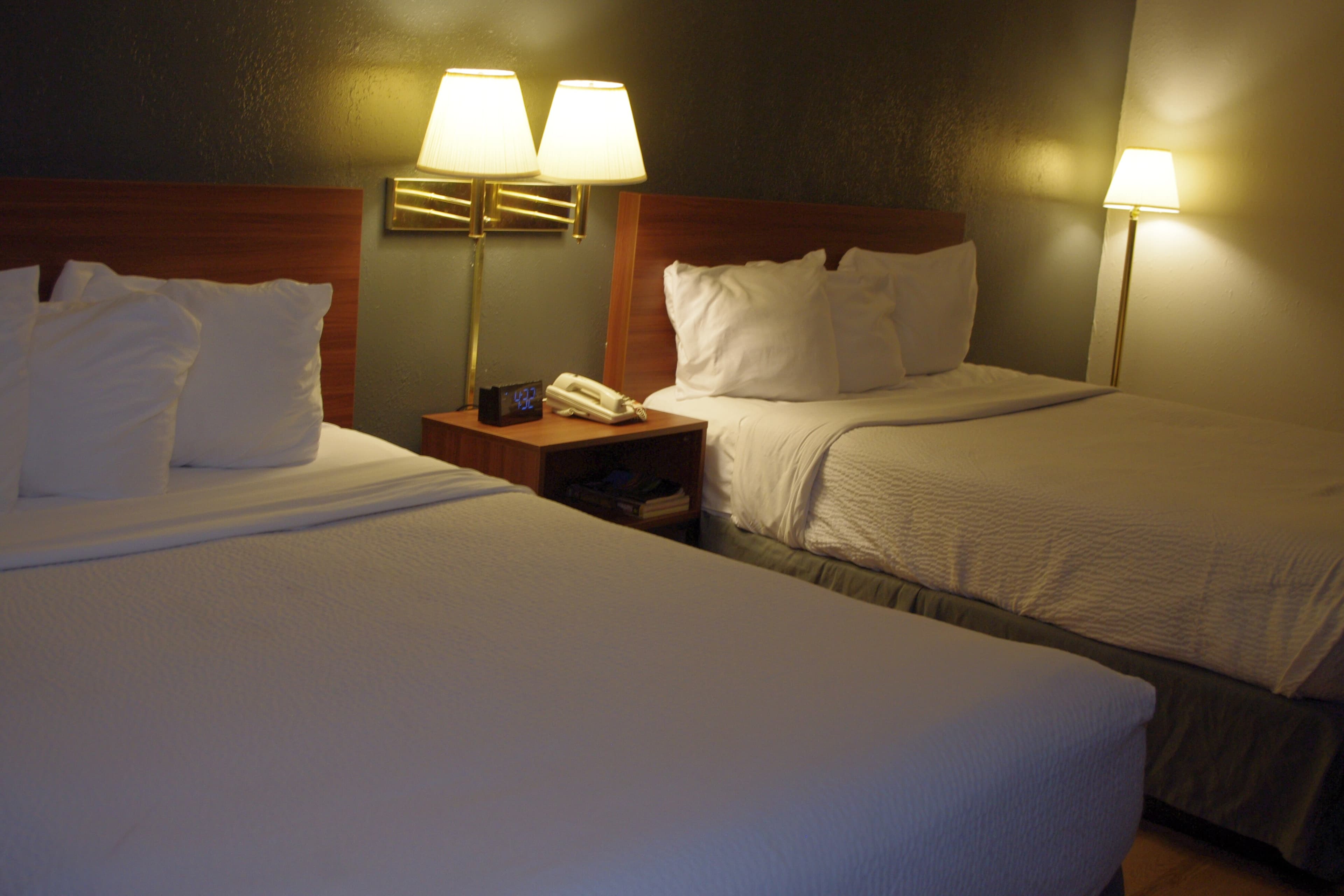 Econo Lodge El Paso, IL - Image 4