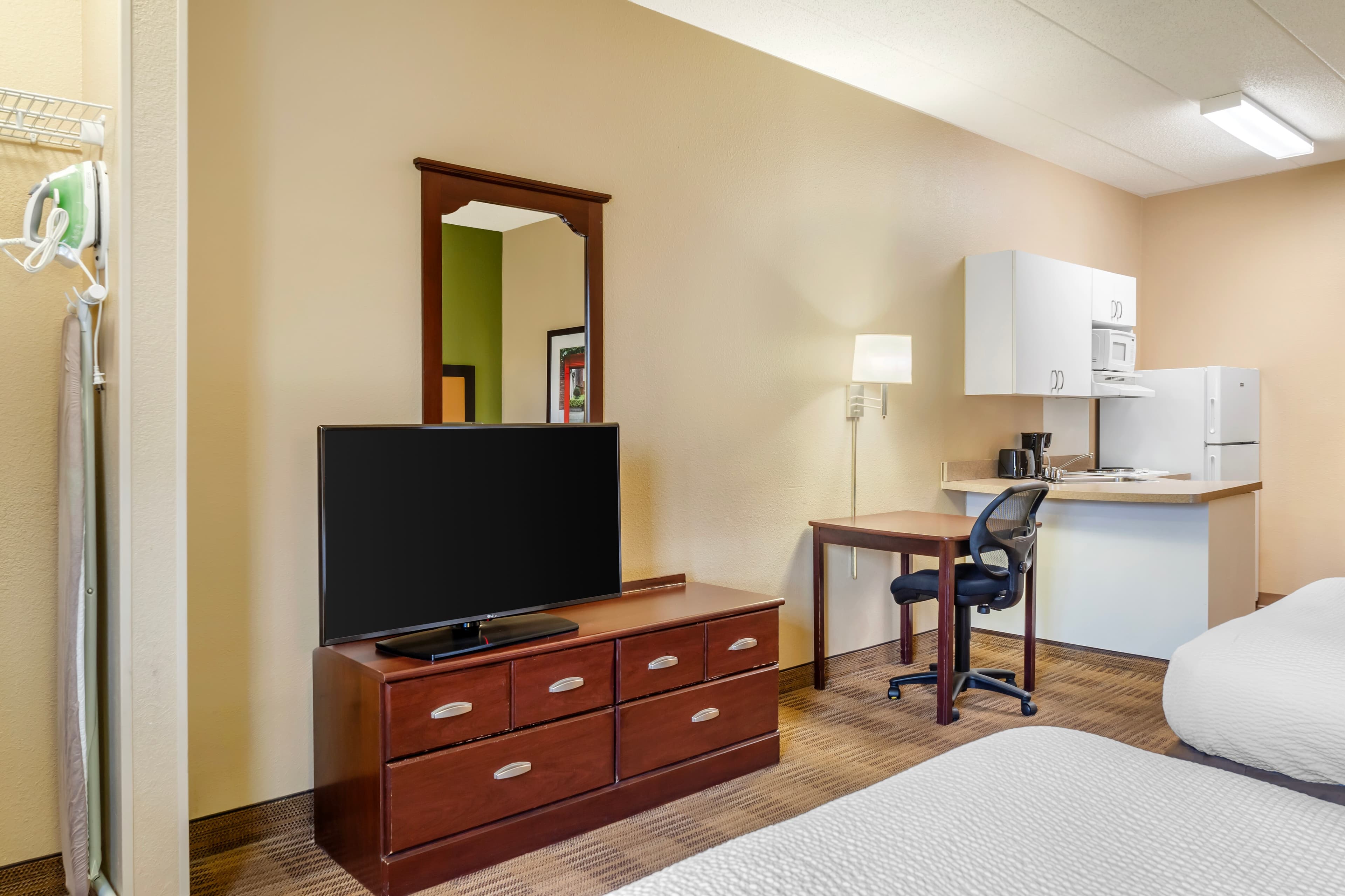 MainStay Suites Chicago Hillside — 16