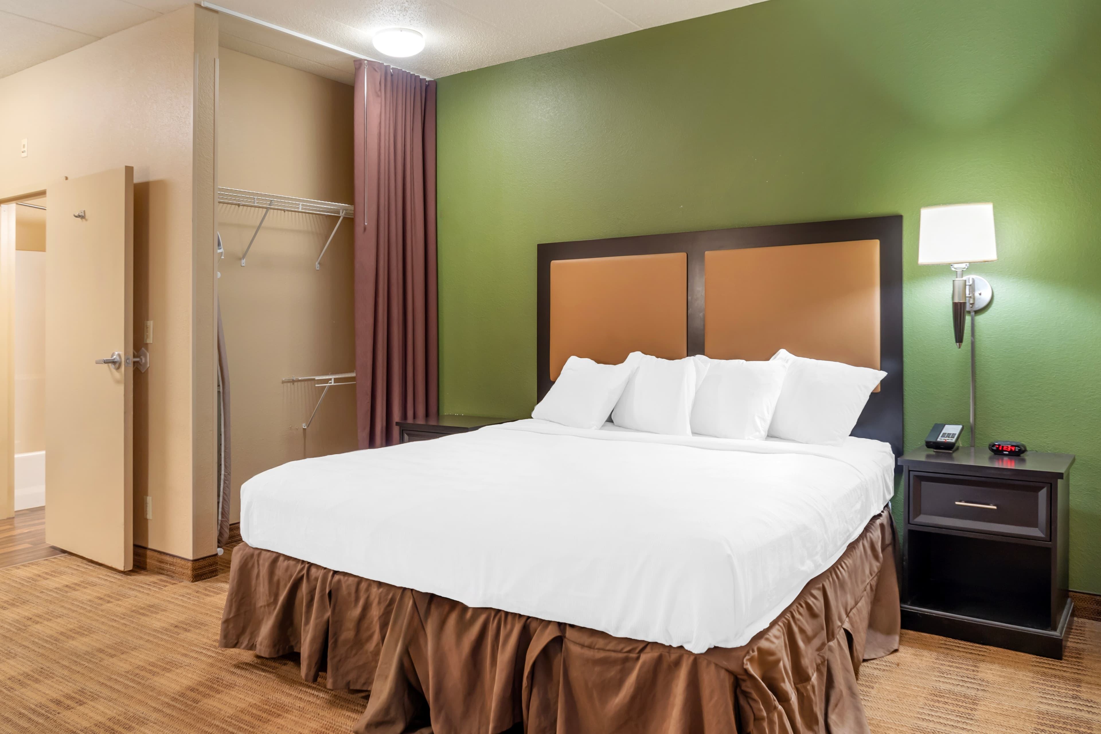 MainStay Suites Chicago Hillside — 17