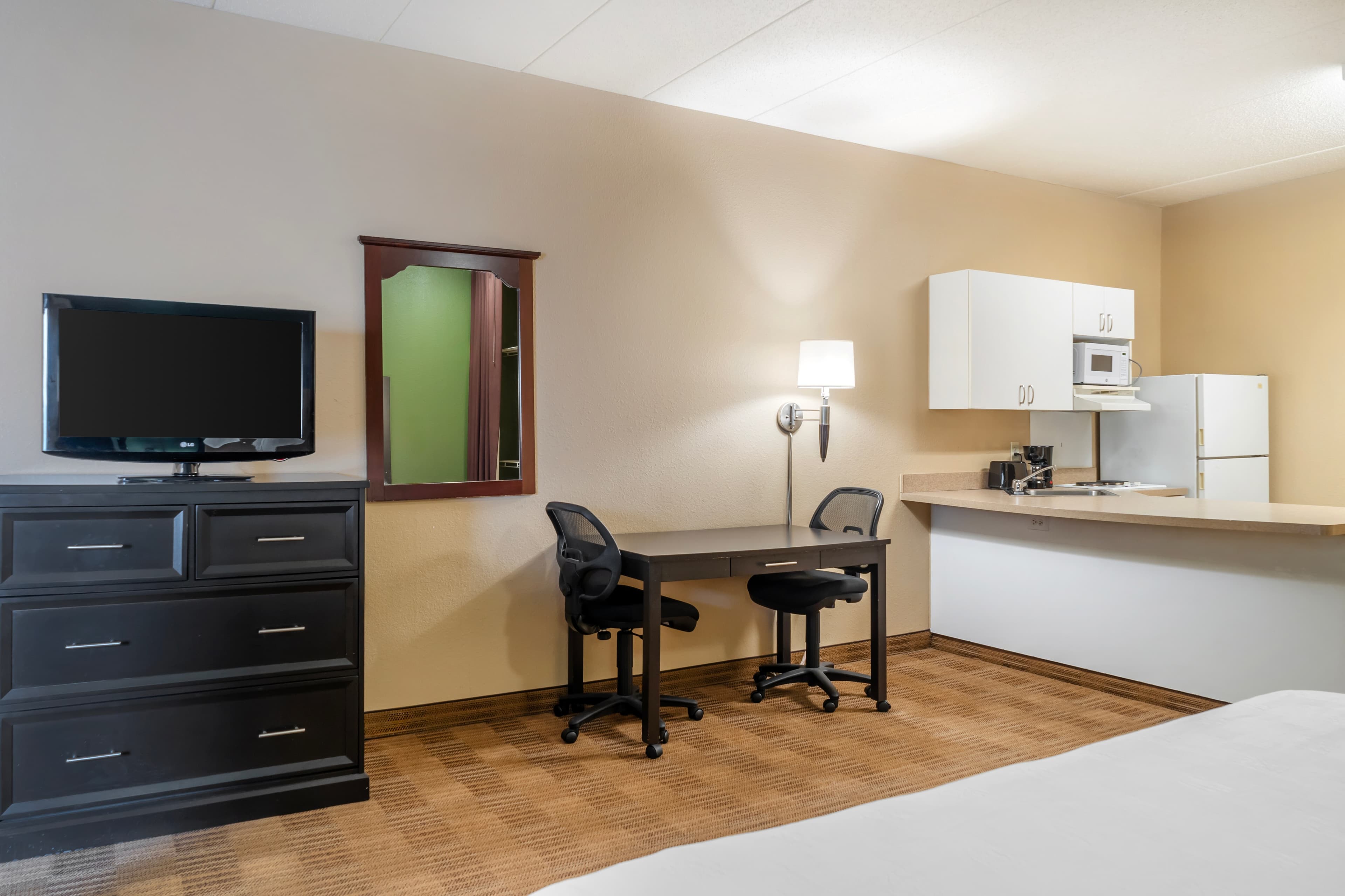 MainStay Suites Chicago Hillside — 18