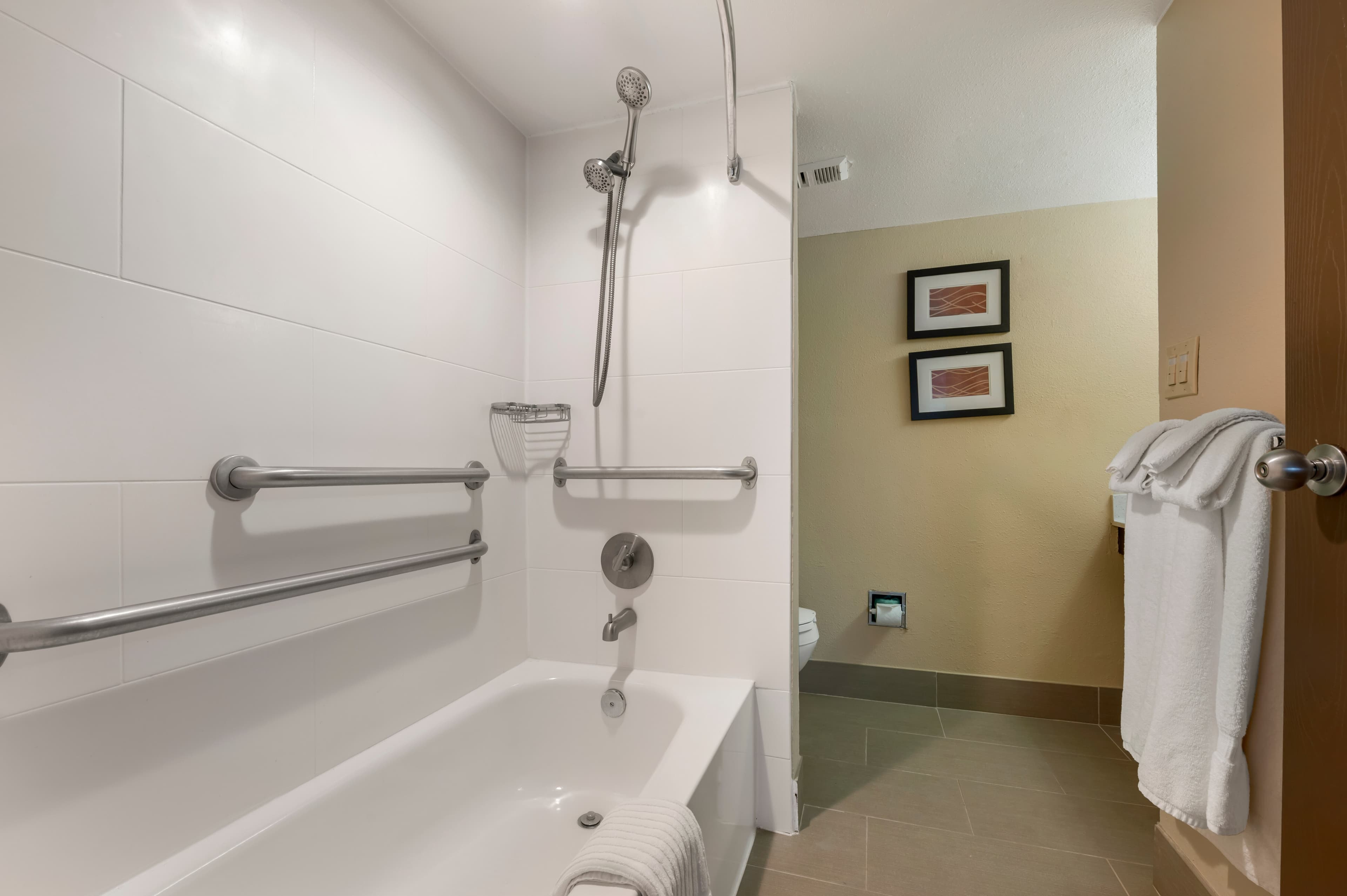 Comfort Inn & Suites Indianapolis Northwest - College Park - Image 2