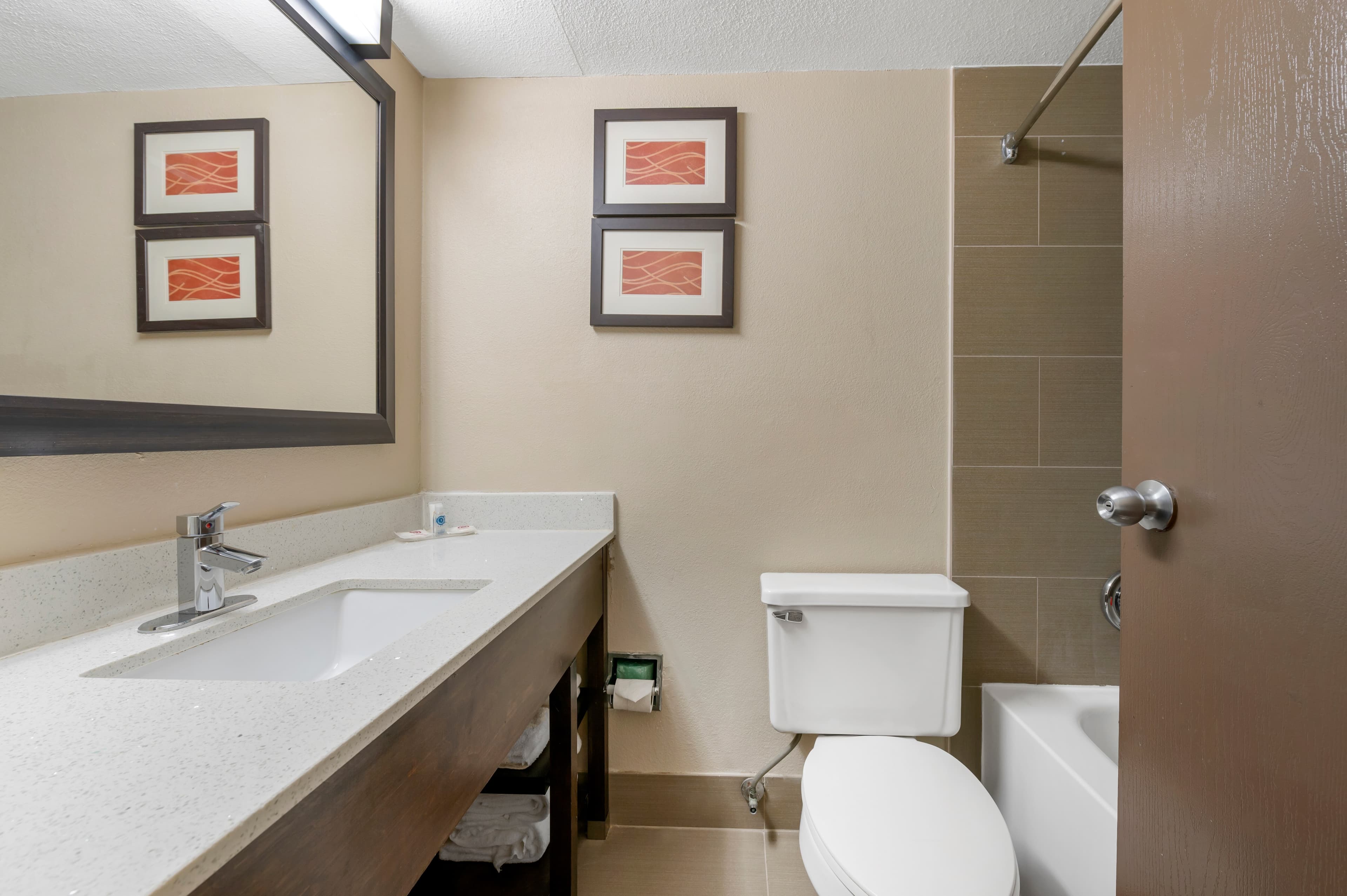 Comfort Inn & Suites Indianapolis Northwest - College Park — 8