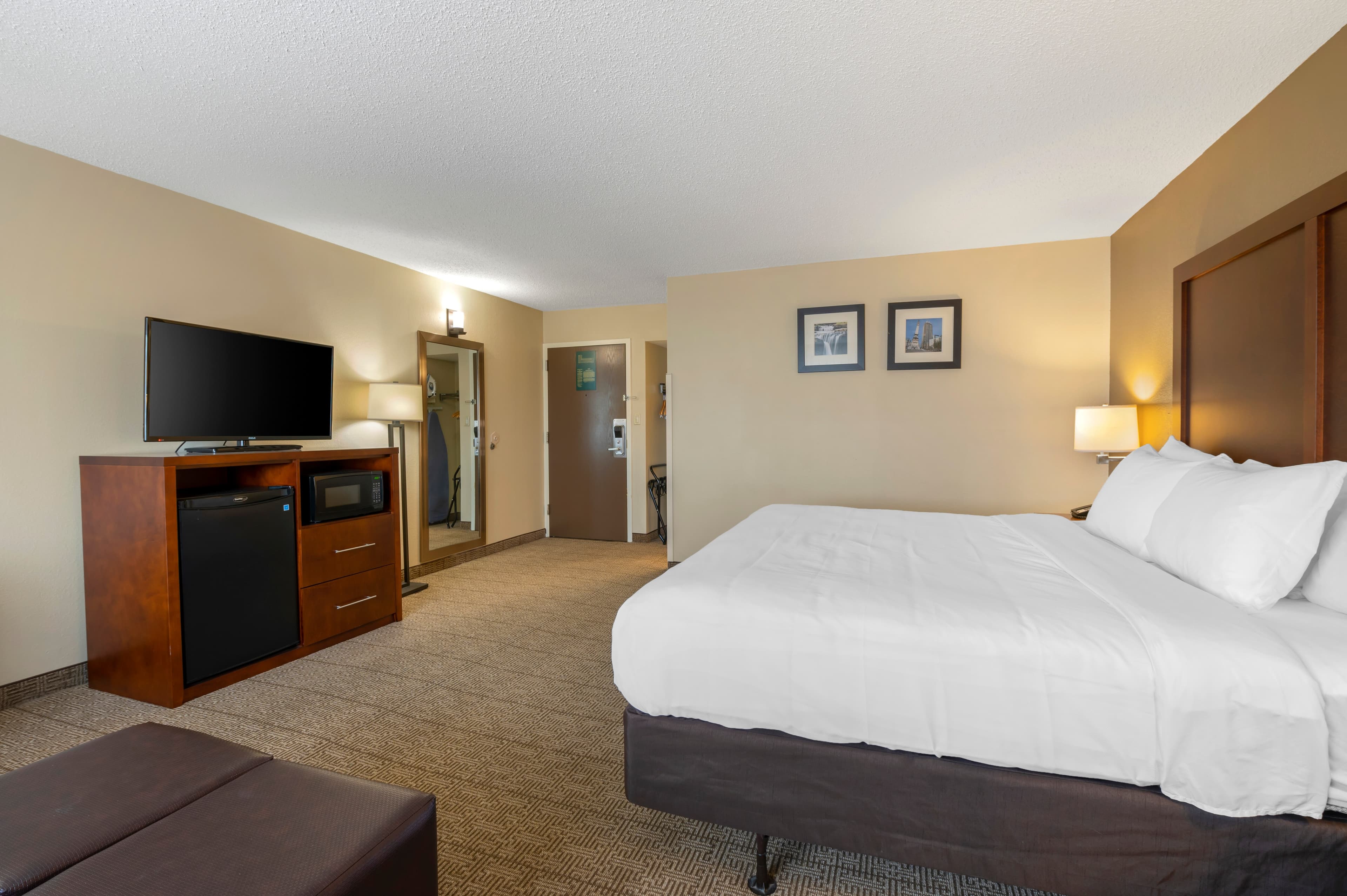 Comfort Inn & Suites Indianapolis Northwest - College Park - Image 4