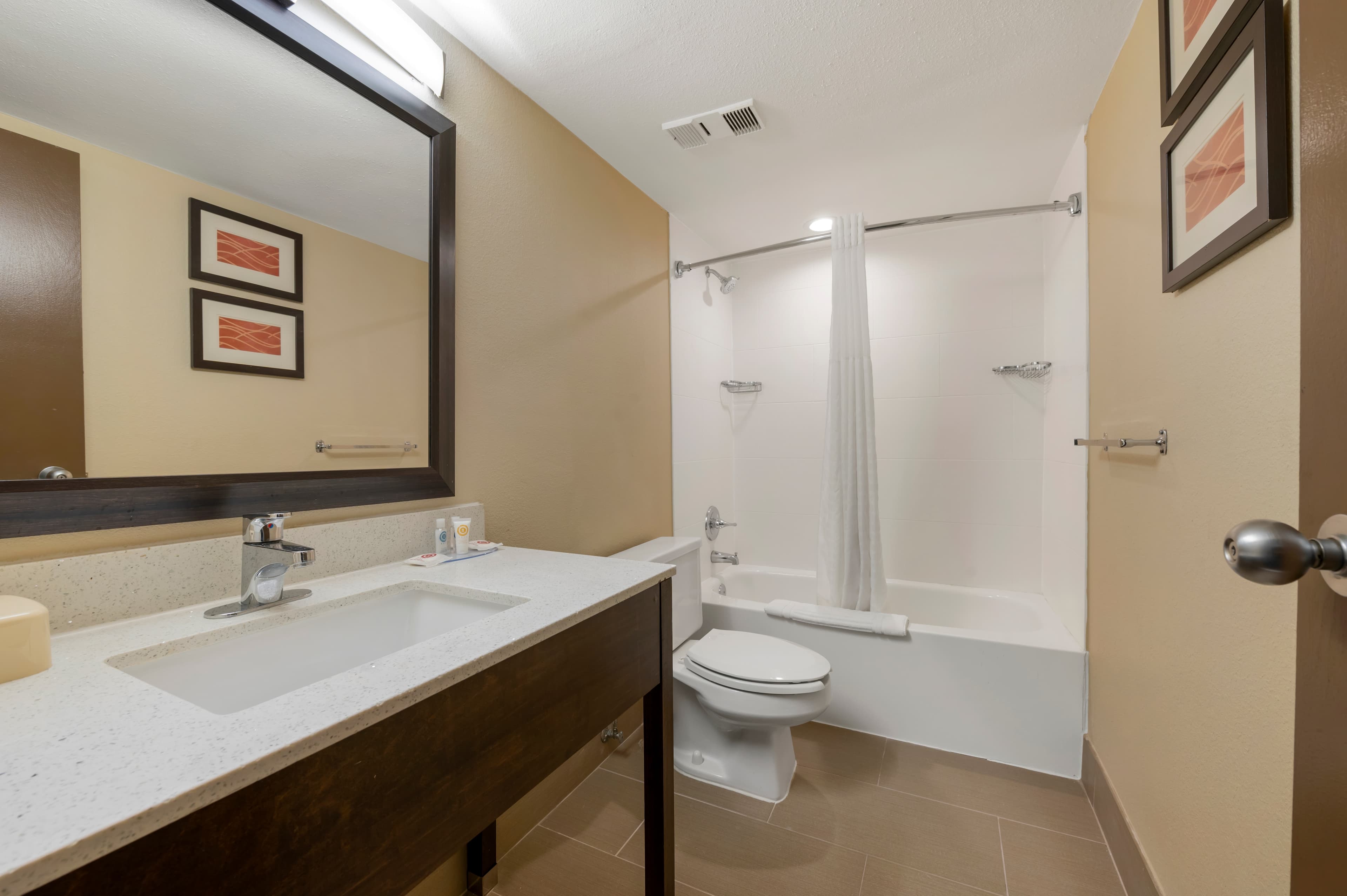 Comfort Inn & Suites Indianapolis Northwest - College Park — 16