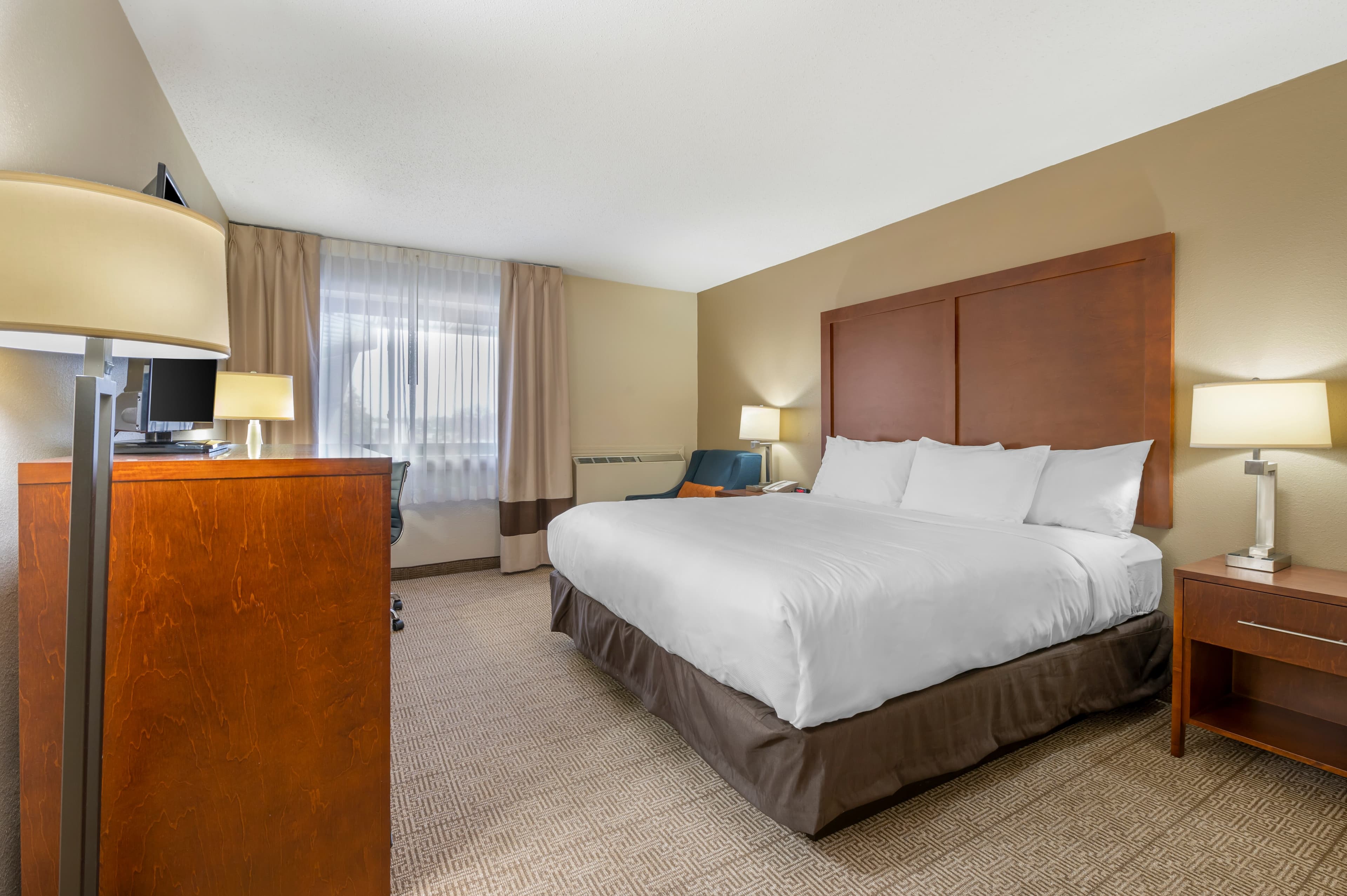 Comfort Inn & Suites Indianapolis Northwest - College Park - Image 3