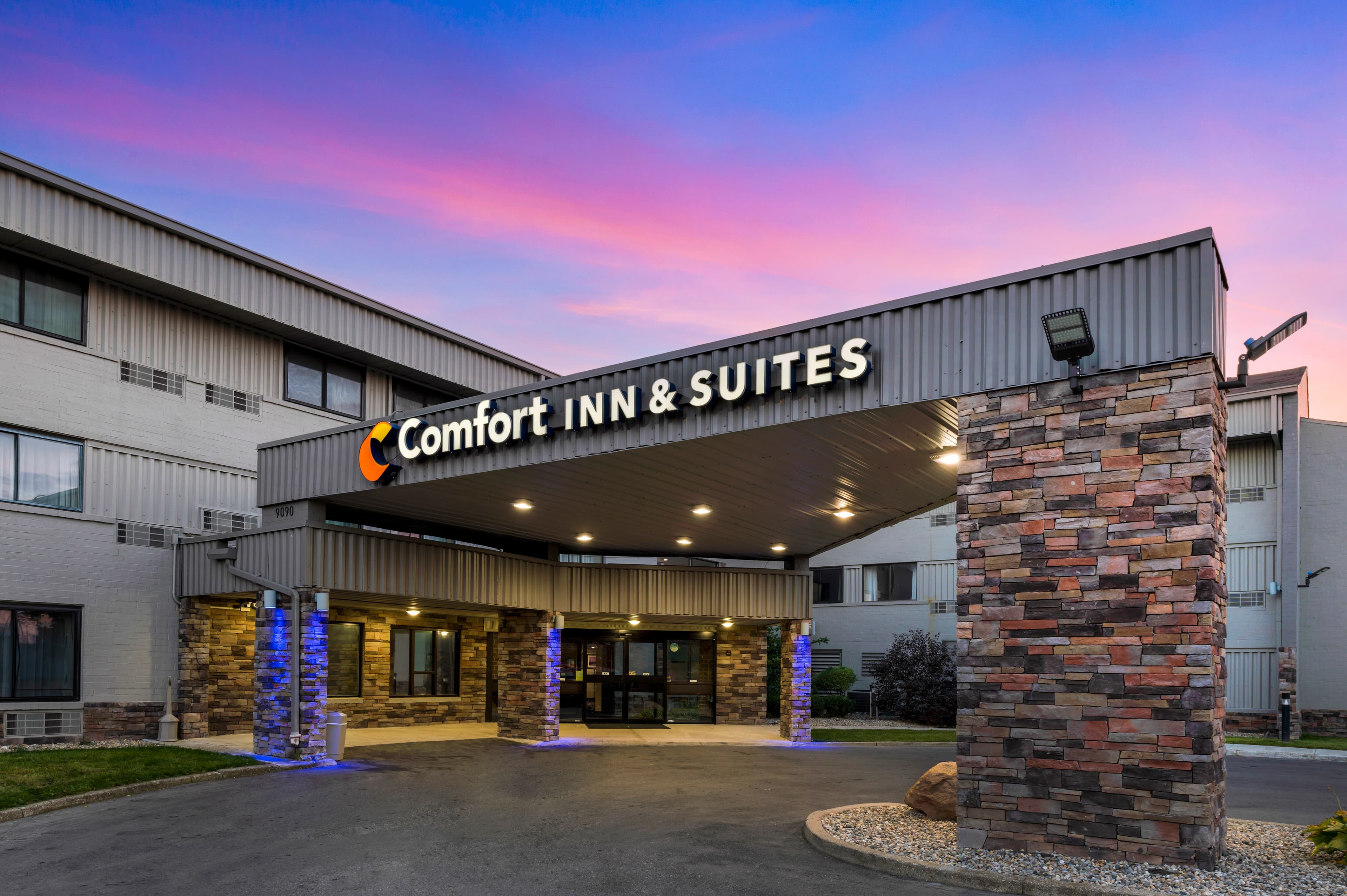 Comfort Inn & Suites Indianapolis Northwest - College Park - Image 1