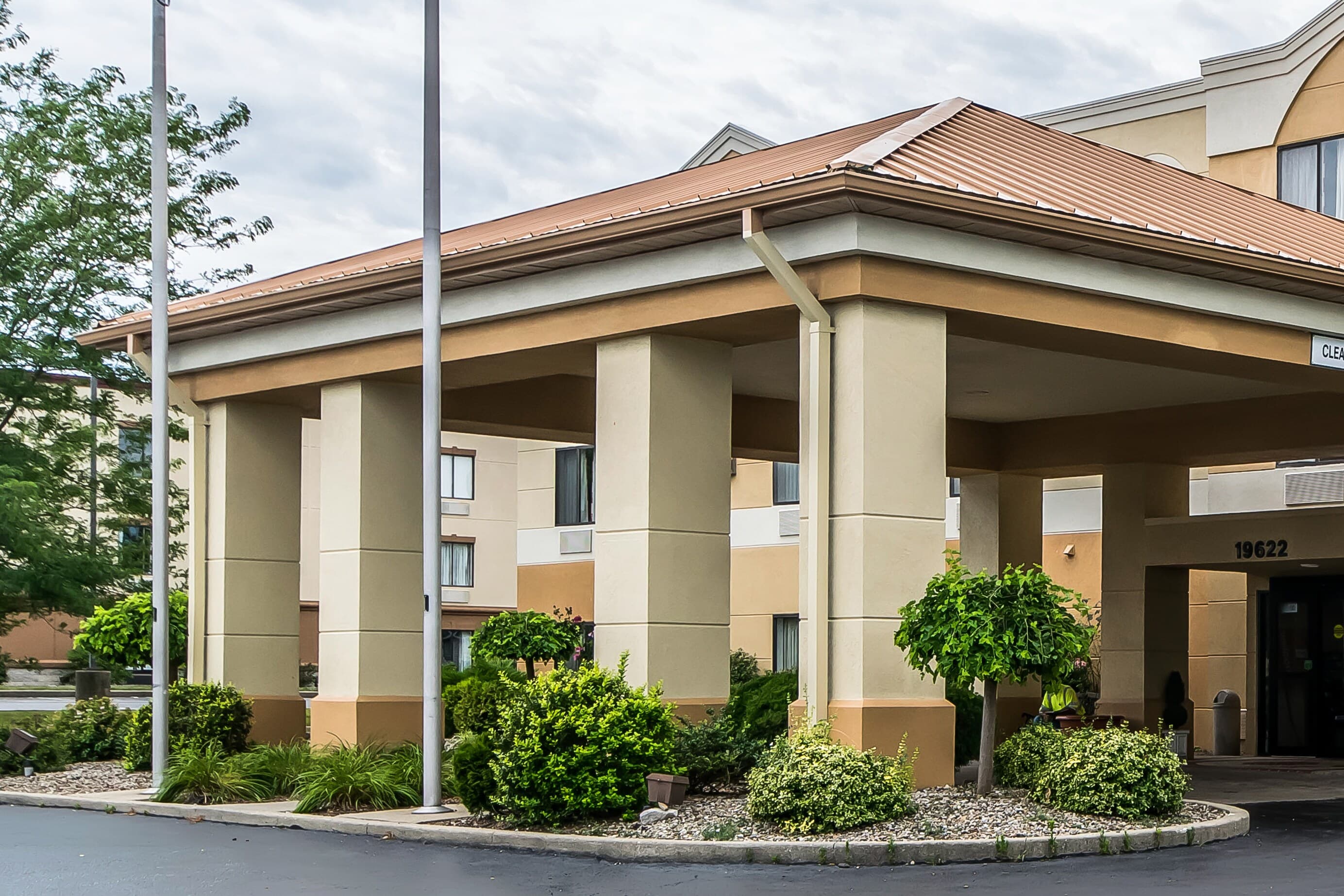 Quality Inn & Suites Evansville North - Image 1