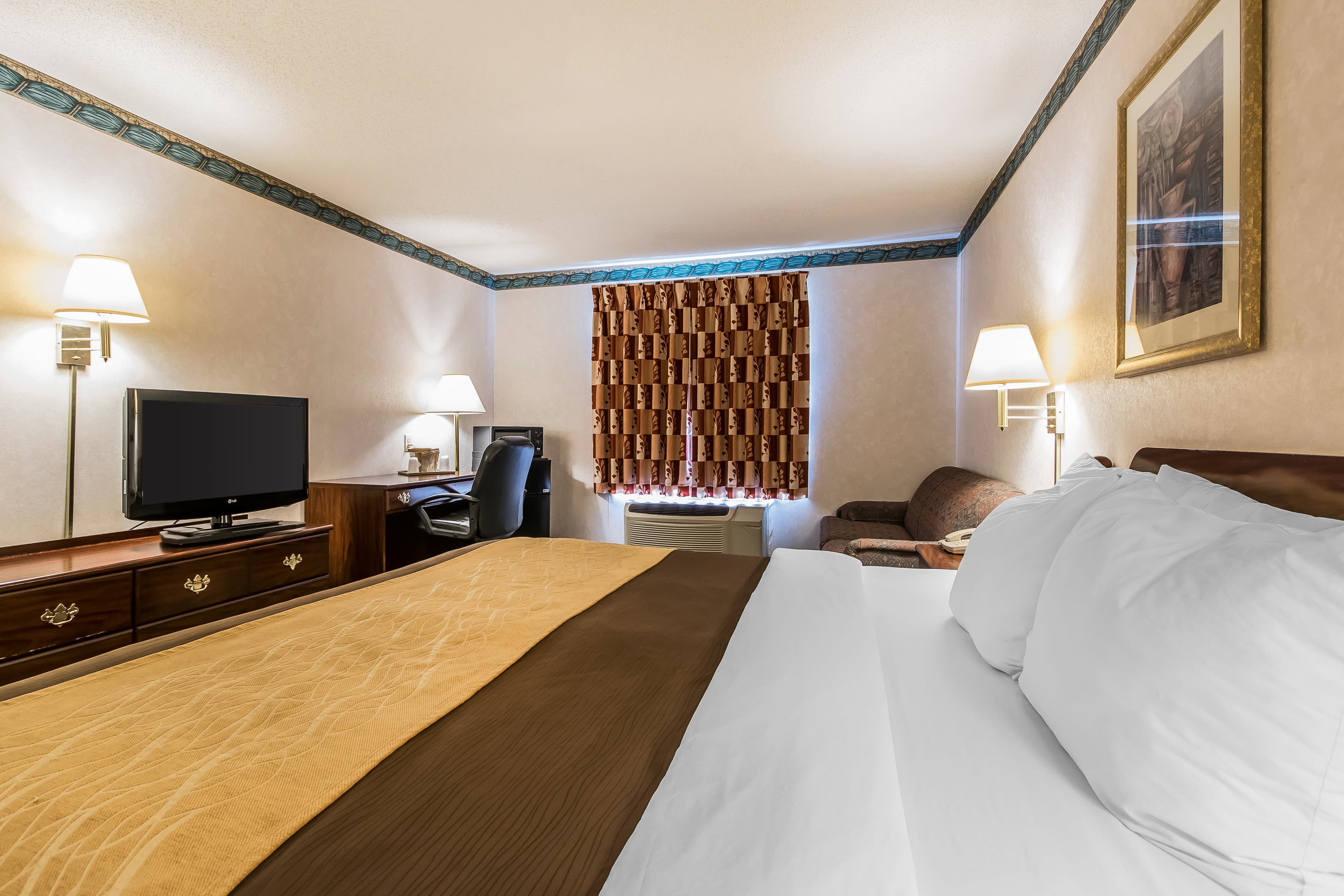 Quality Inn & Suites Evansville North - Image 4