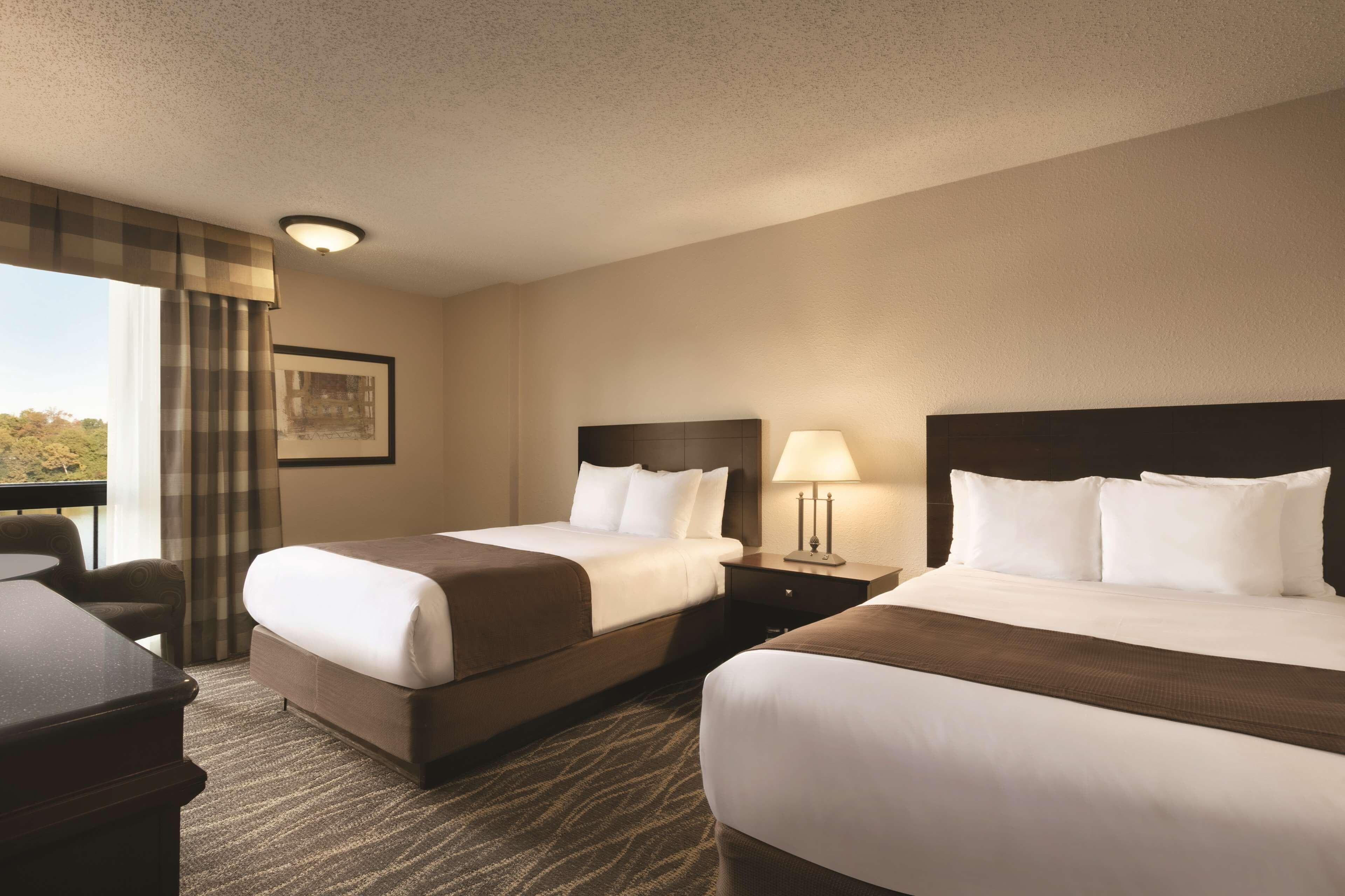 Radisson Hotel Louisville North - Image 2
