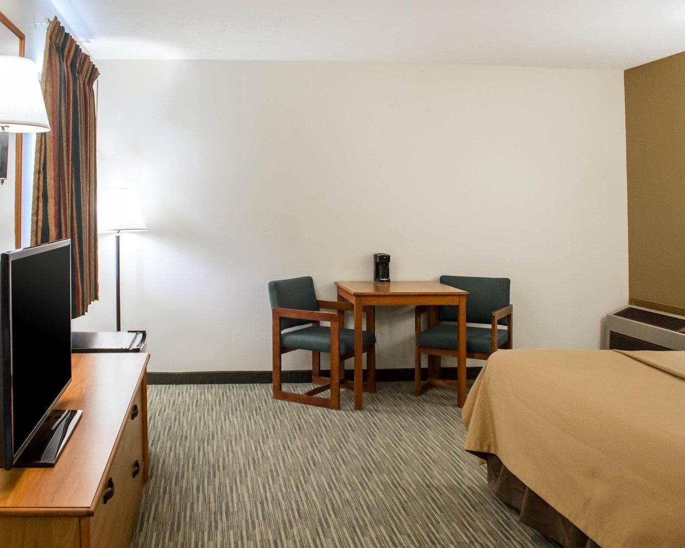 Econo Lodge Elkhart North - Image 3