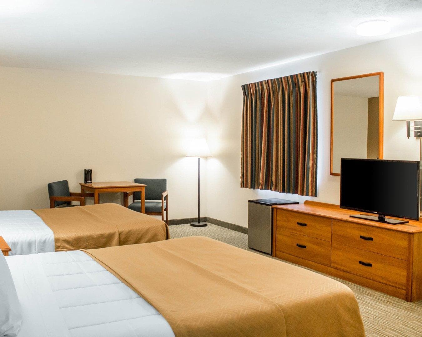 Econo Lodge Elkhart North — 6