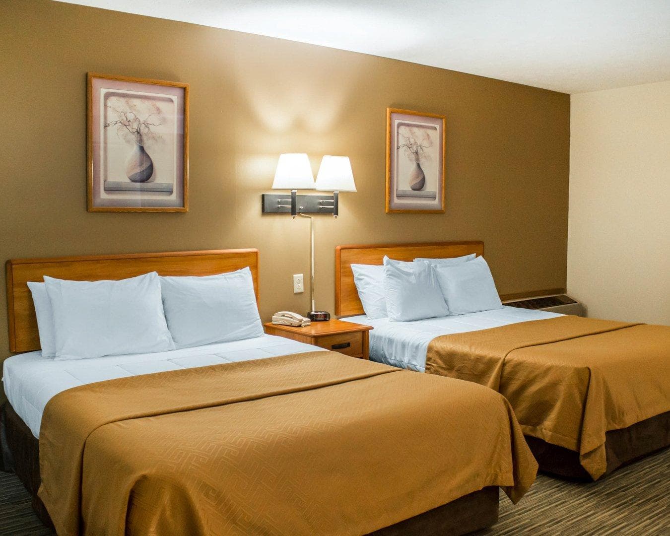 Econo Lodge Elkhart North — 13