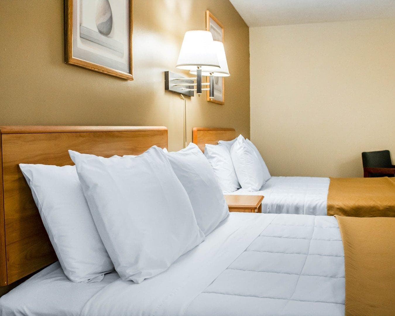 Econo Lodge Elkhart North — 14