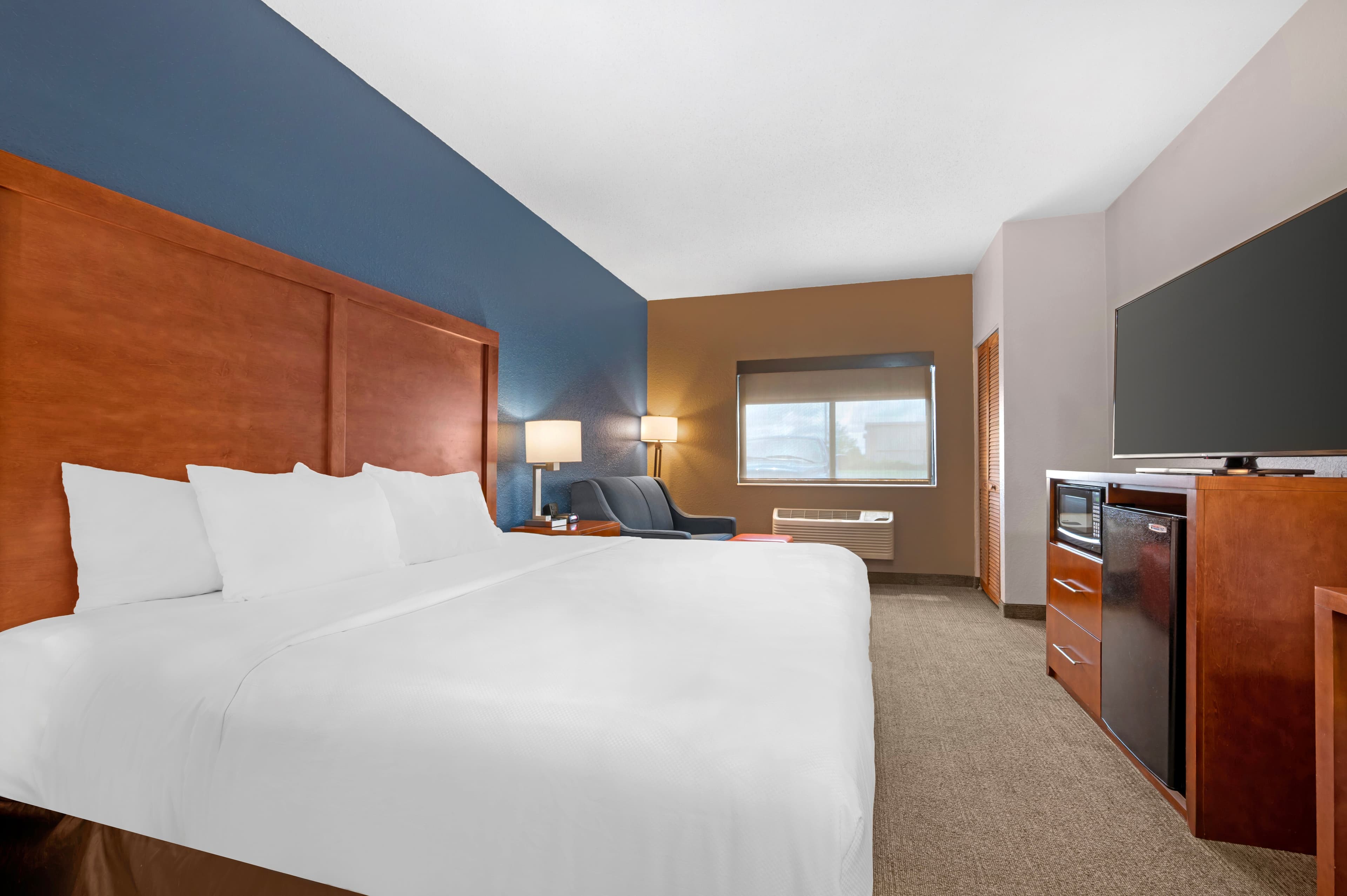 Comfort Inn & Suites North Greenfield - Image 2