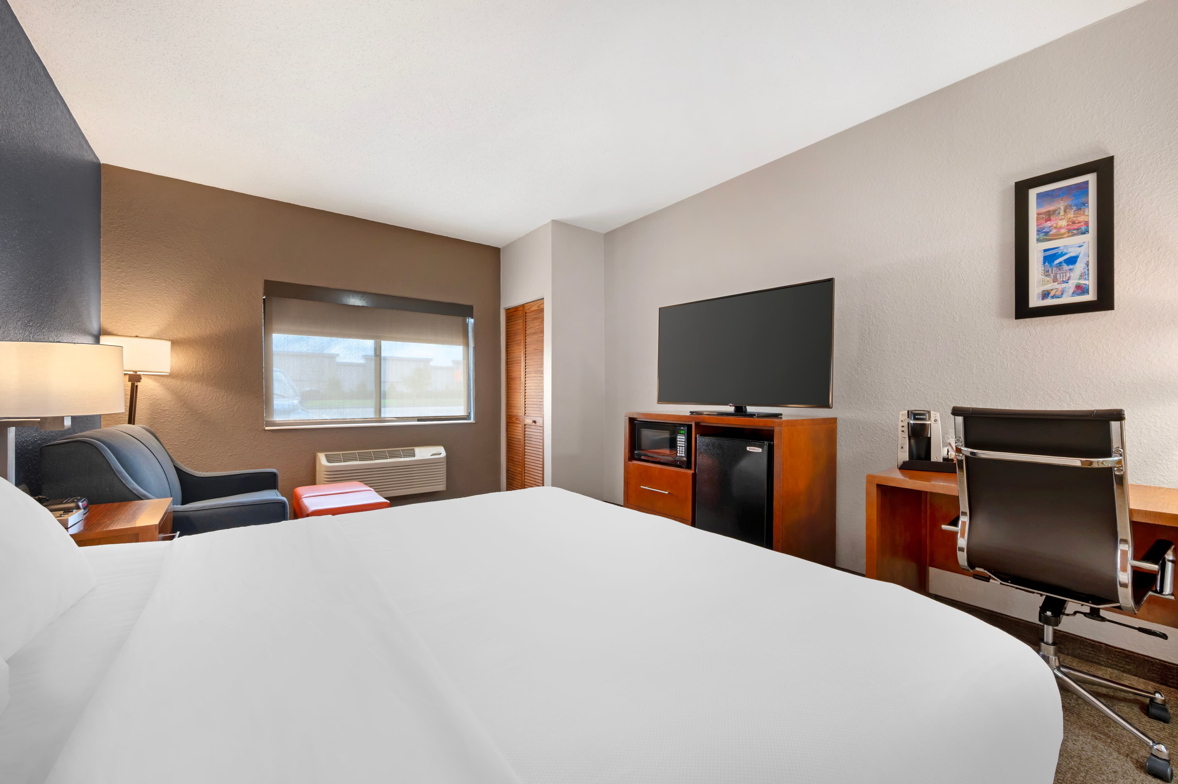 Comfort Inn & Suites North Greenfield - Image 3