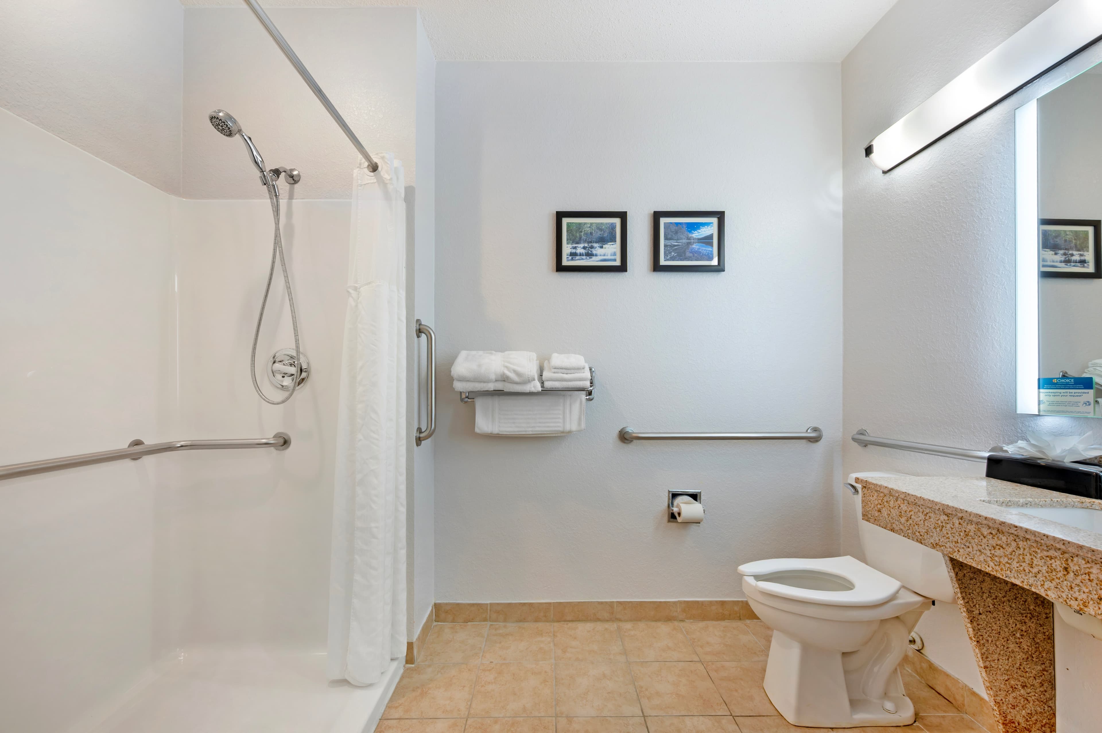 Comfort Inn & Suites North Greenfield - Image 5