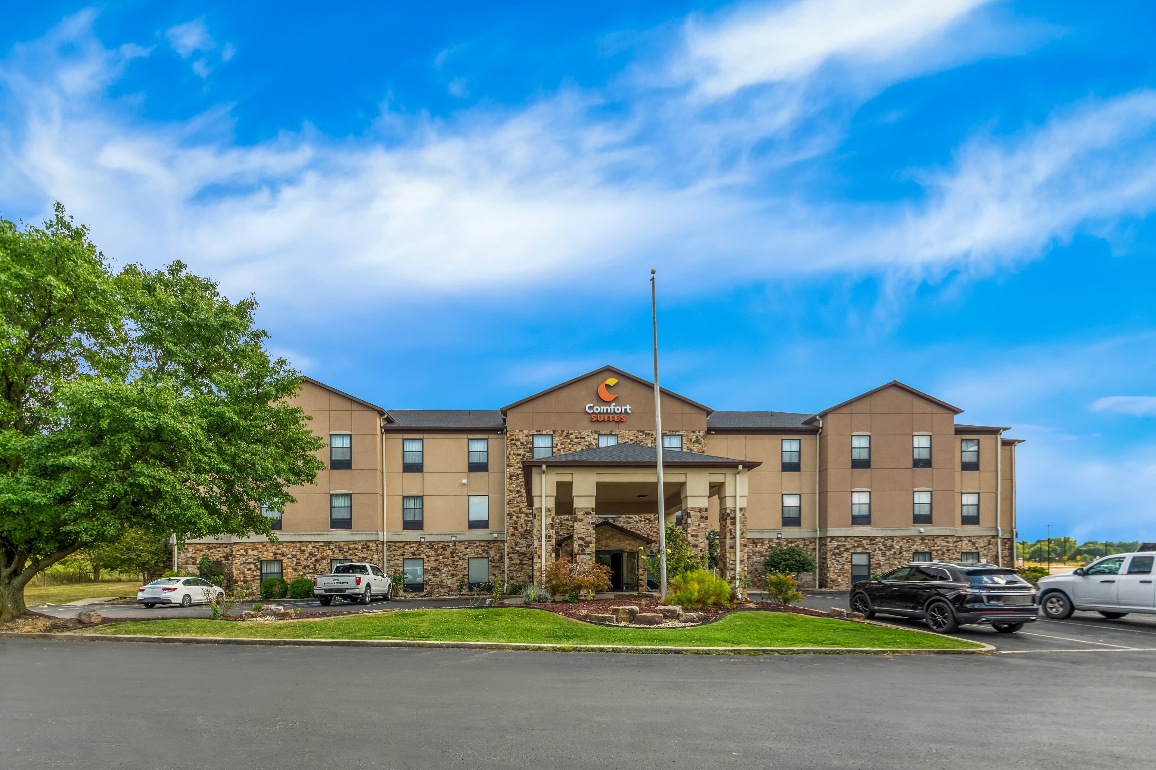 Comfort Suites Vincennes - Image 1