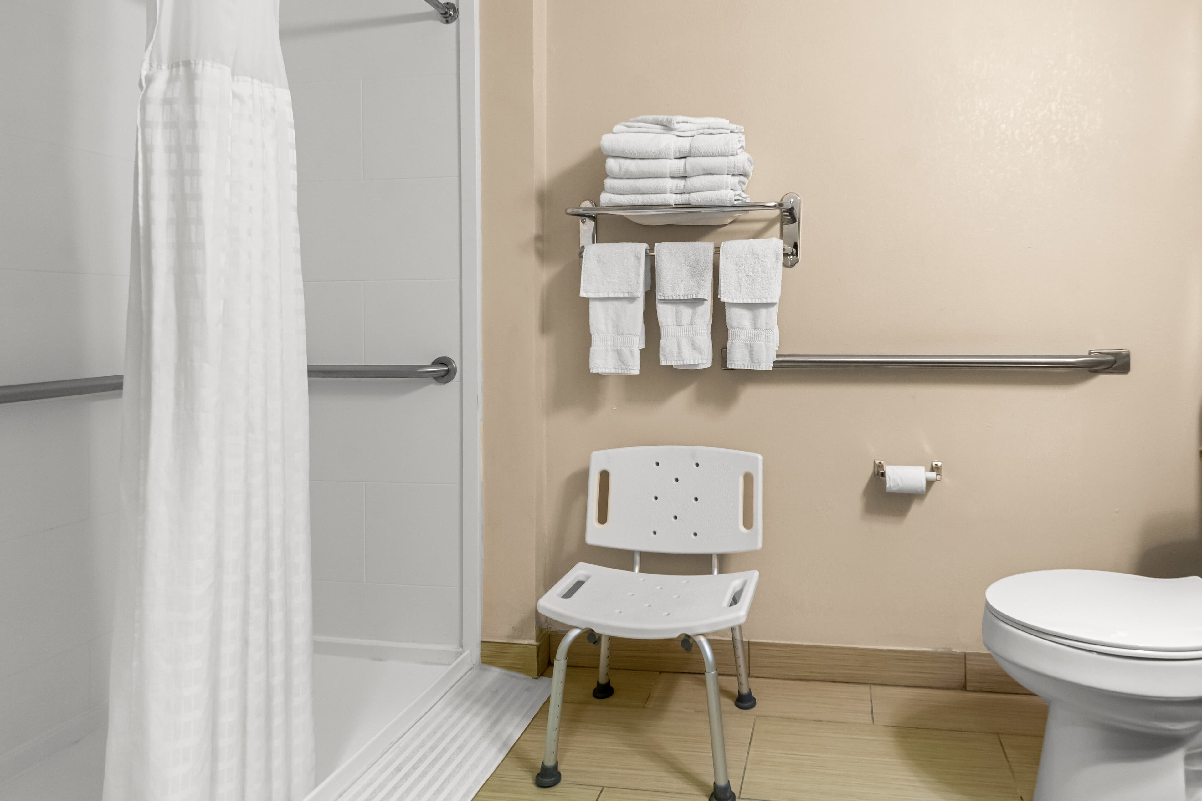 Comfort Suites Vincennes - Image 4