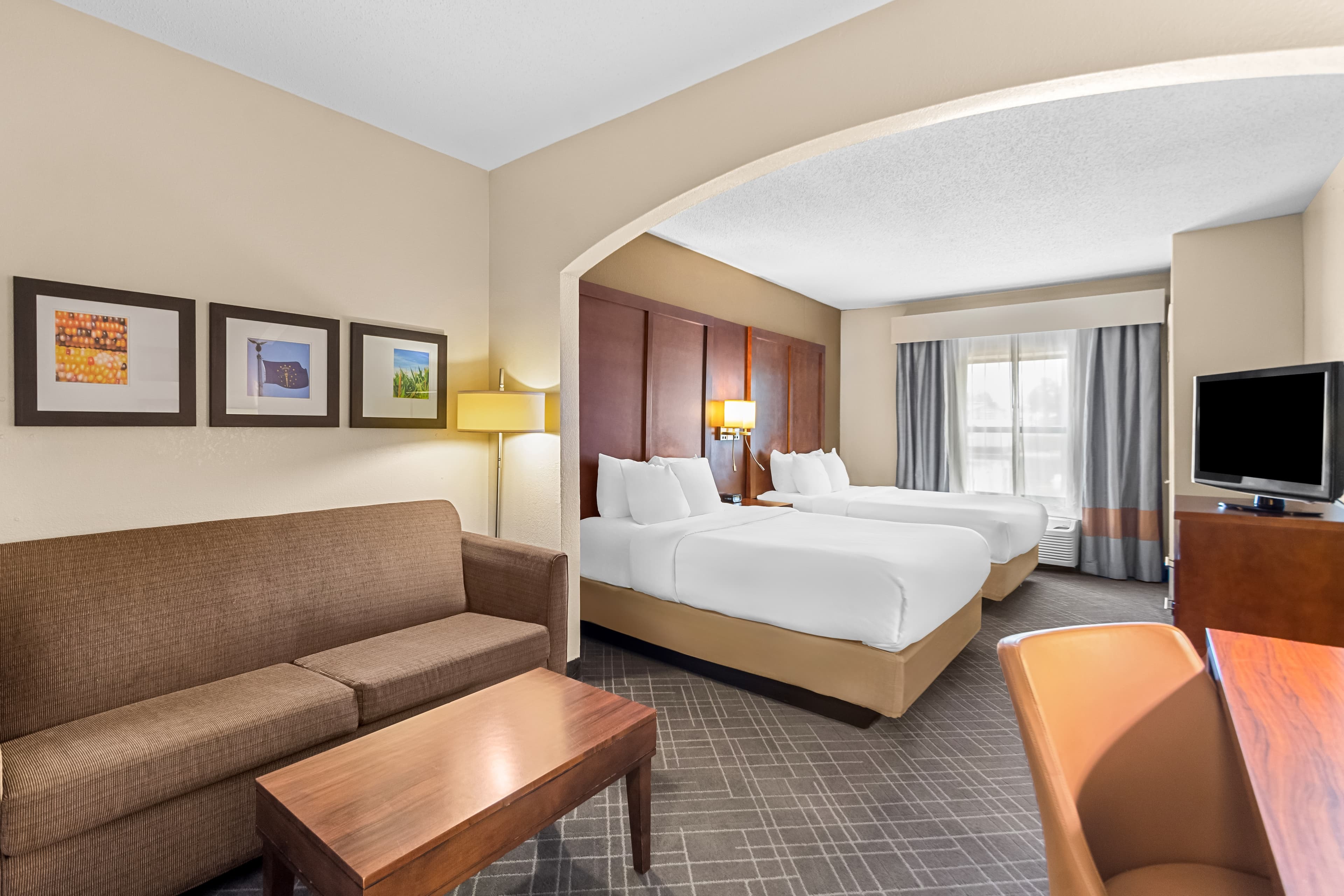 Comfort Suites Vincennes — 8