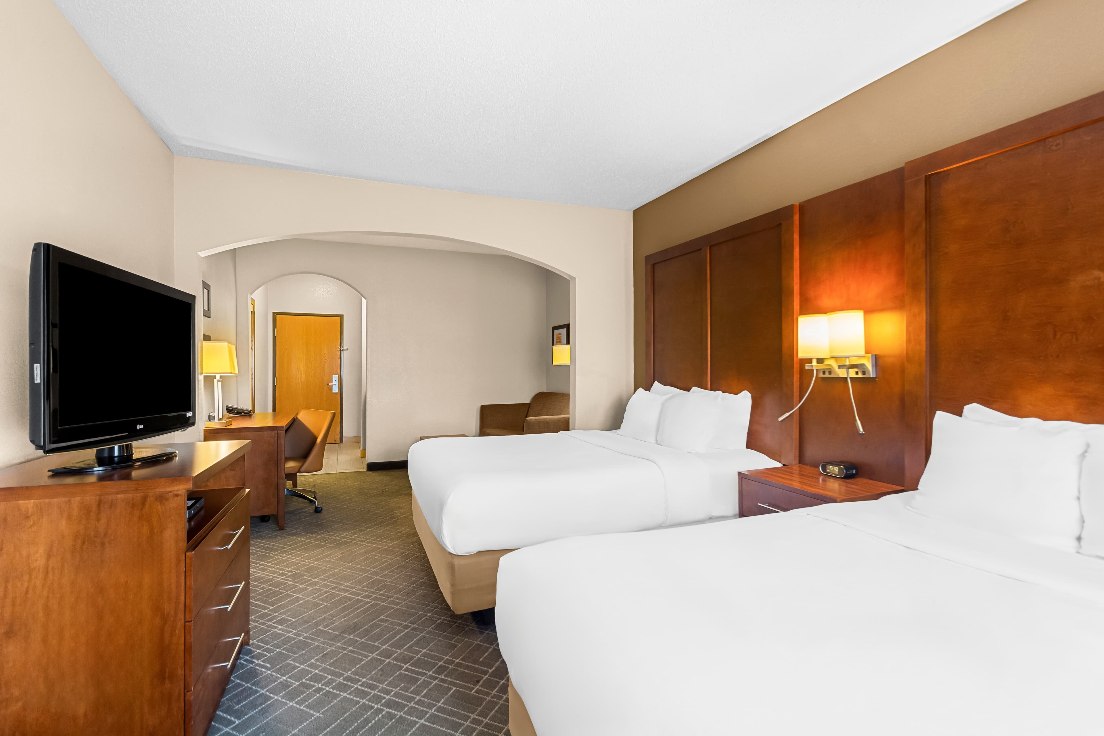 Comfort Suites Vincennes — 9