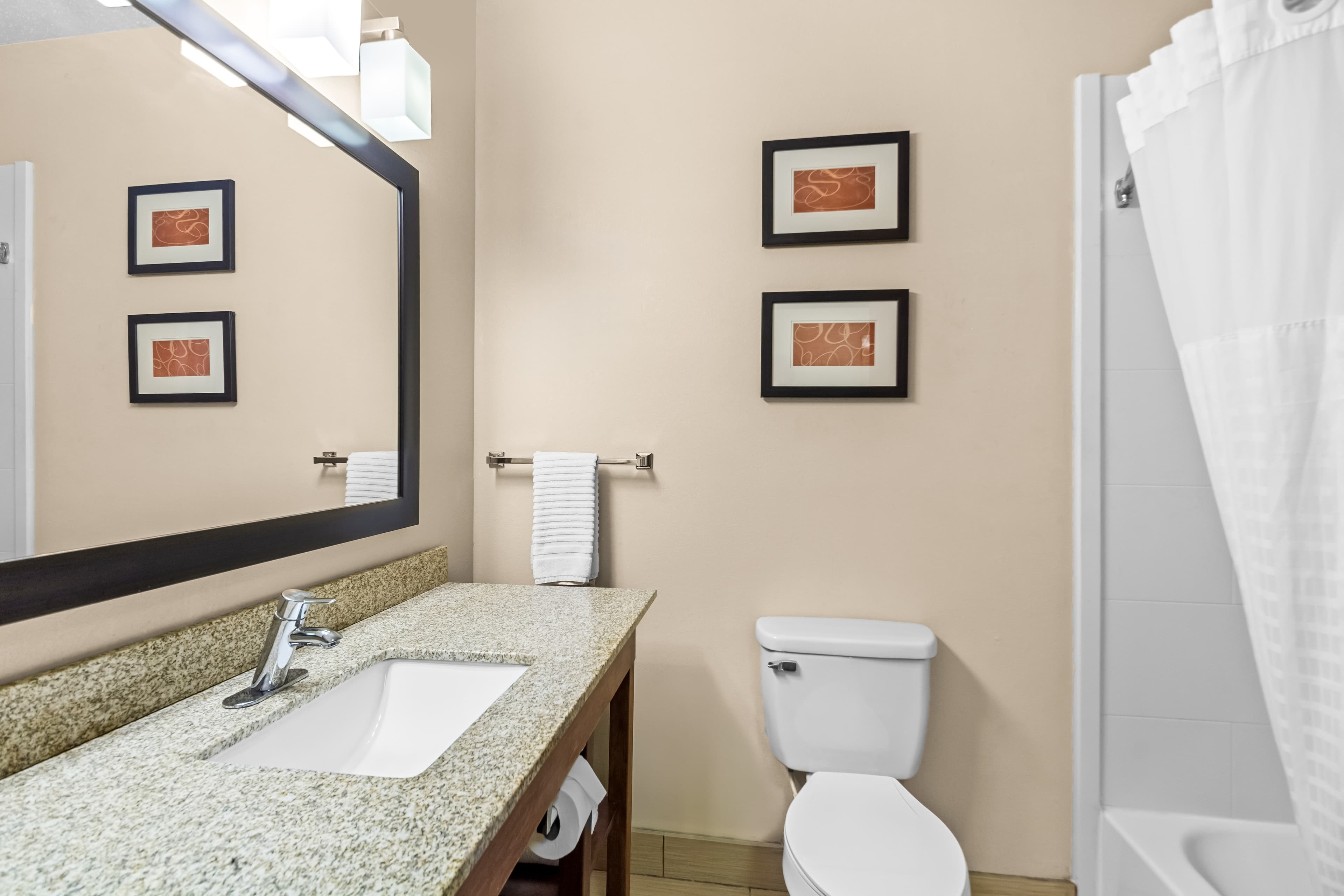 Comfort Suites Vincennes — 10