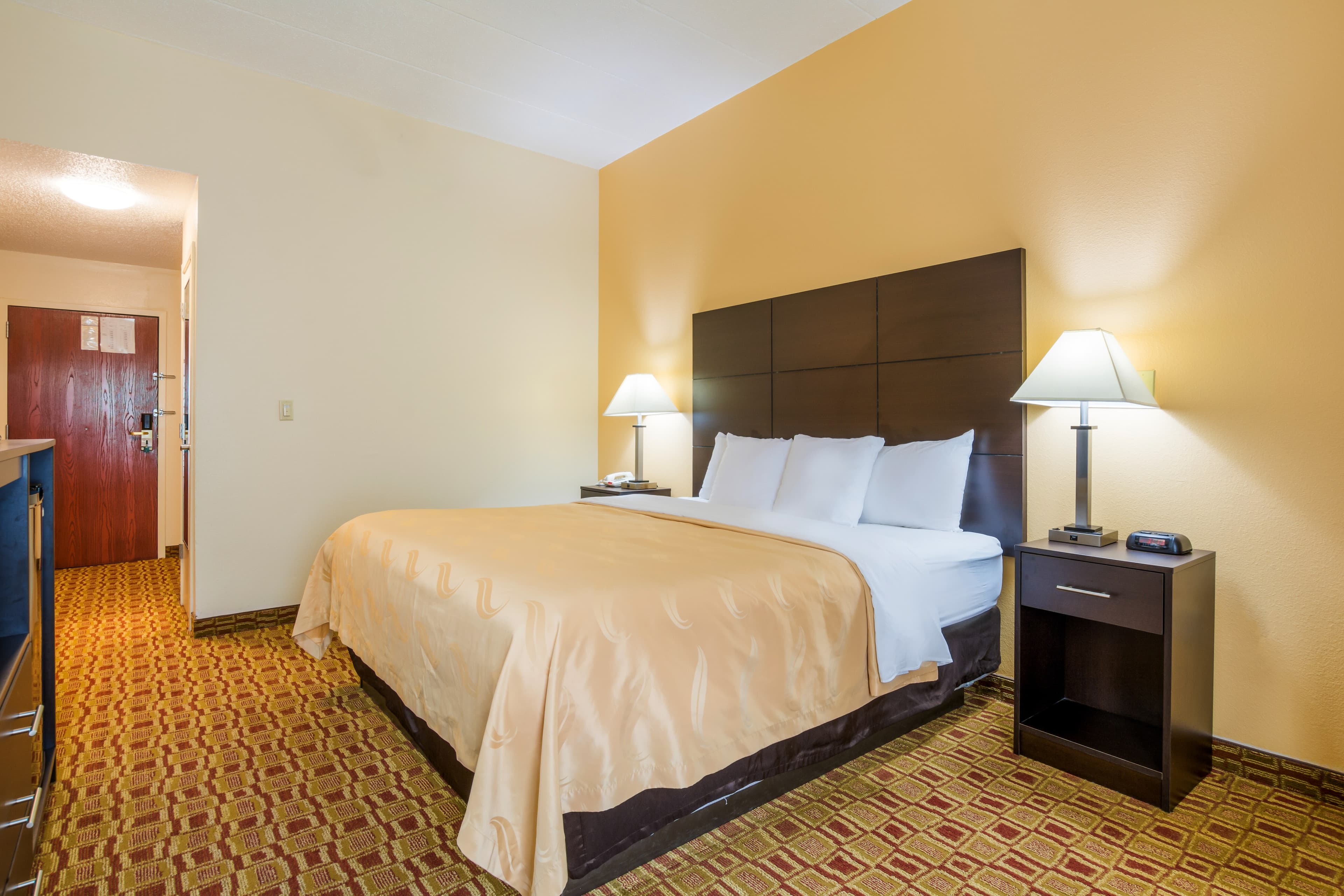 Quality Inn & Suites Sellersburg - Louisville Area - Image 4