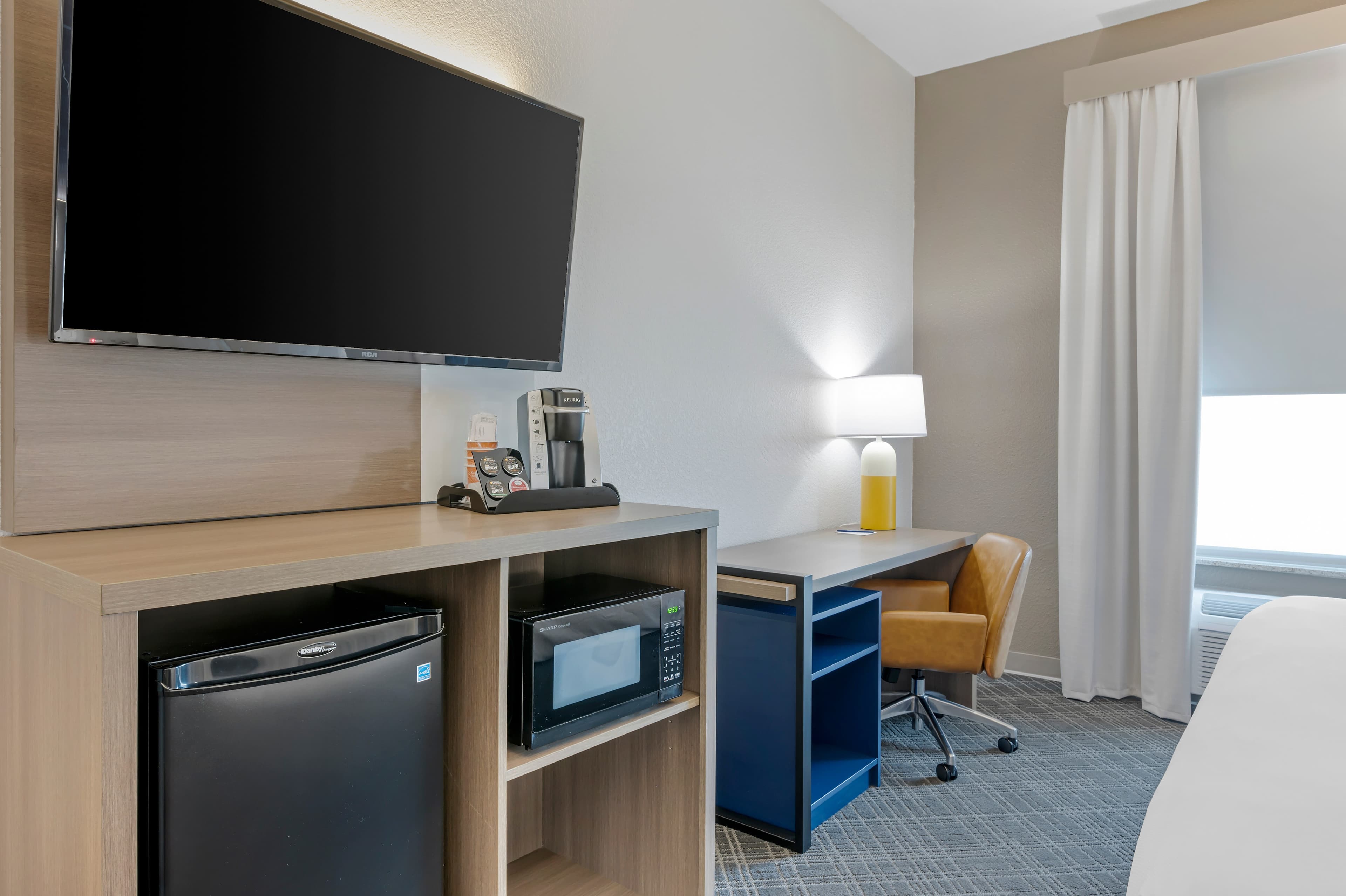 Comfort Suites West Indianapolis - Brownsburg - Image 4