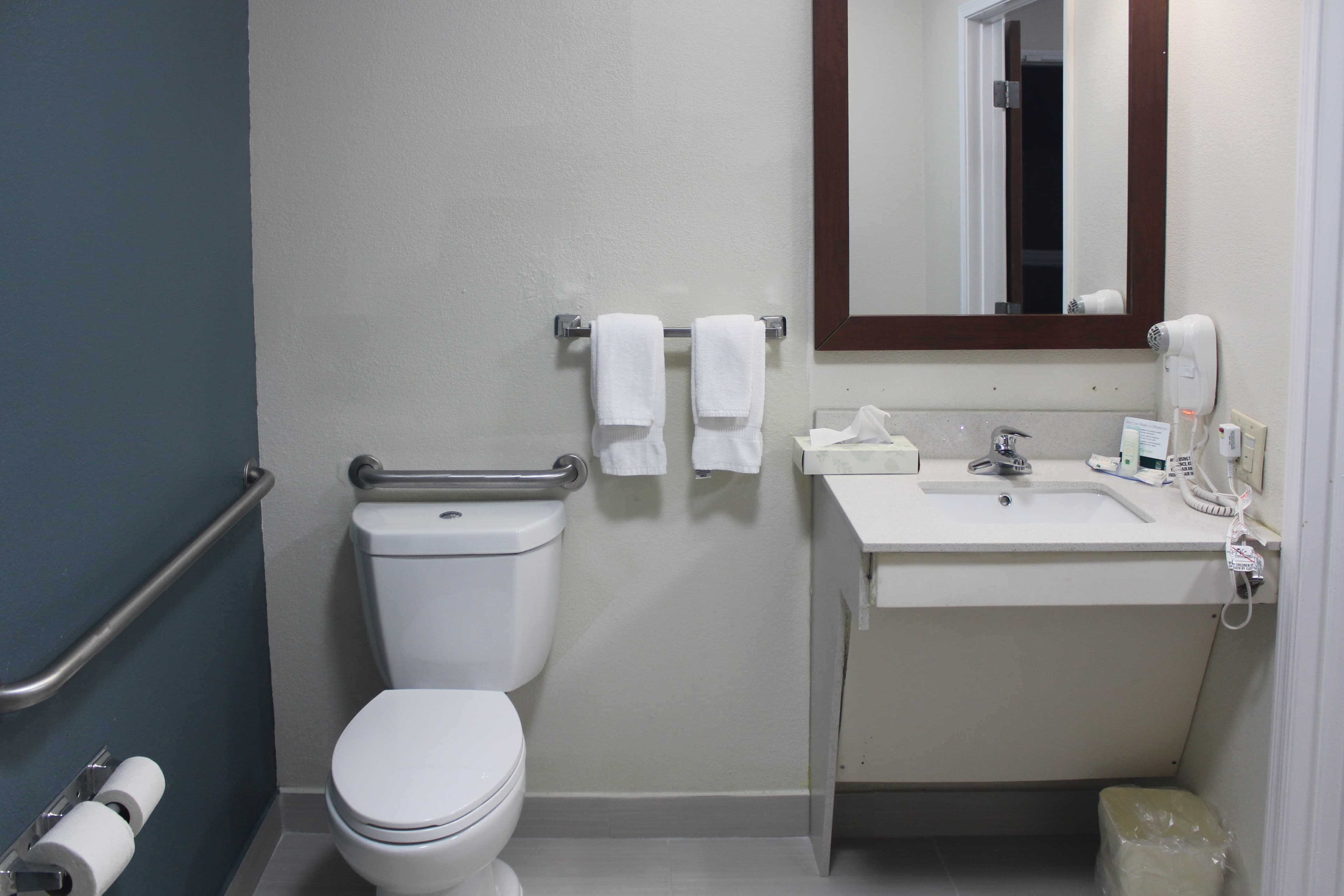 Quality Inn North Vernon near Hwy 50 - Image 4