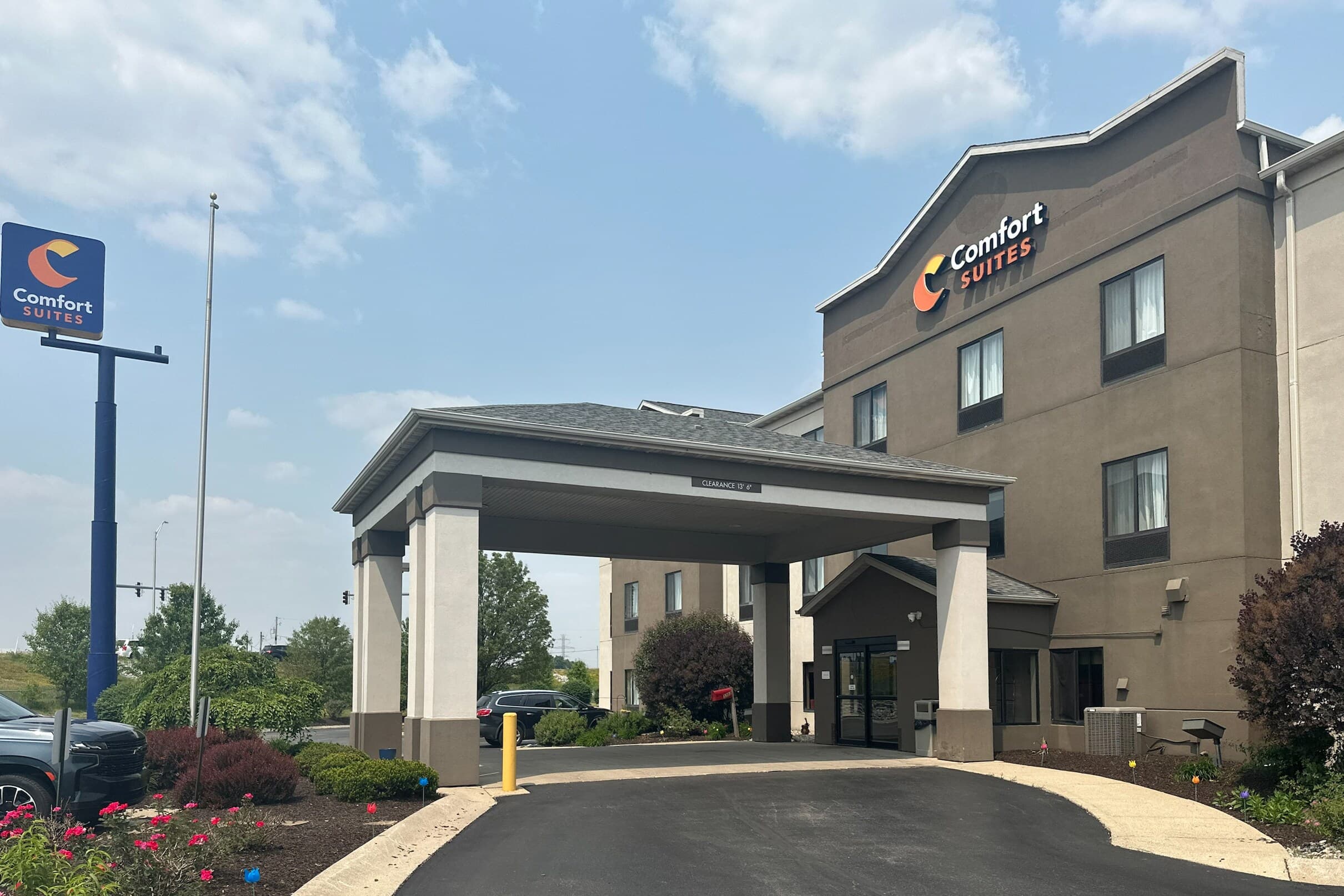 Comfort Suites Fort Wayne North - Image 1