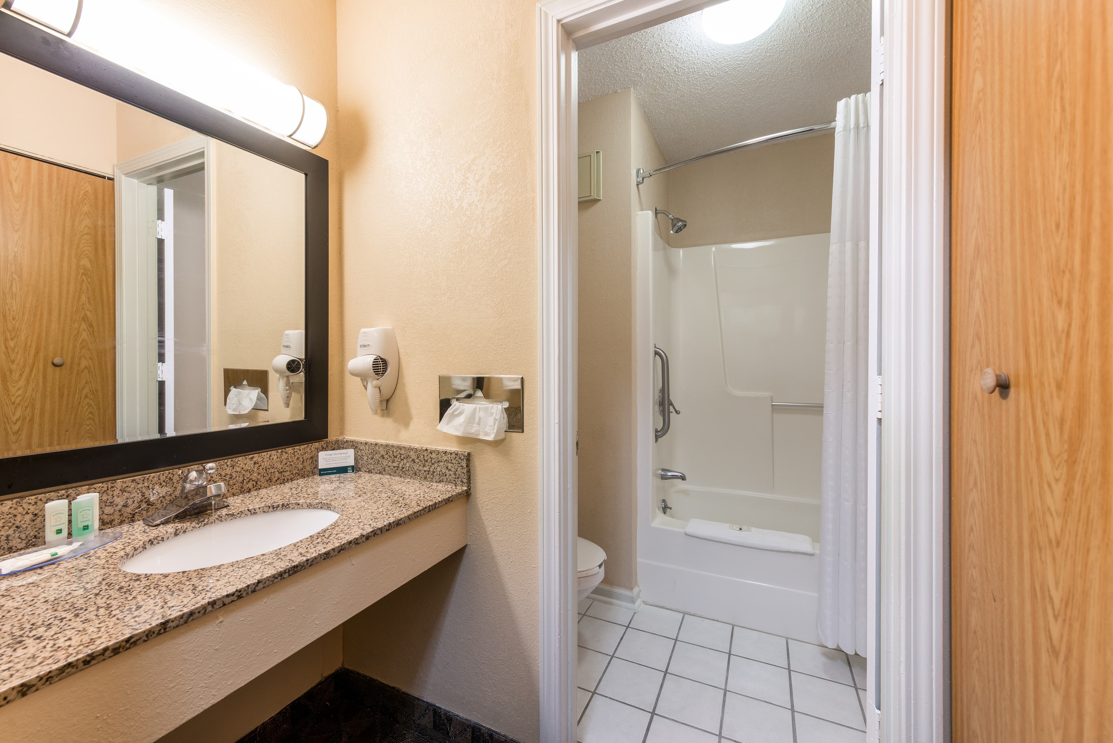 Quality Inn & Suites Portage Central — 14