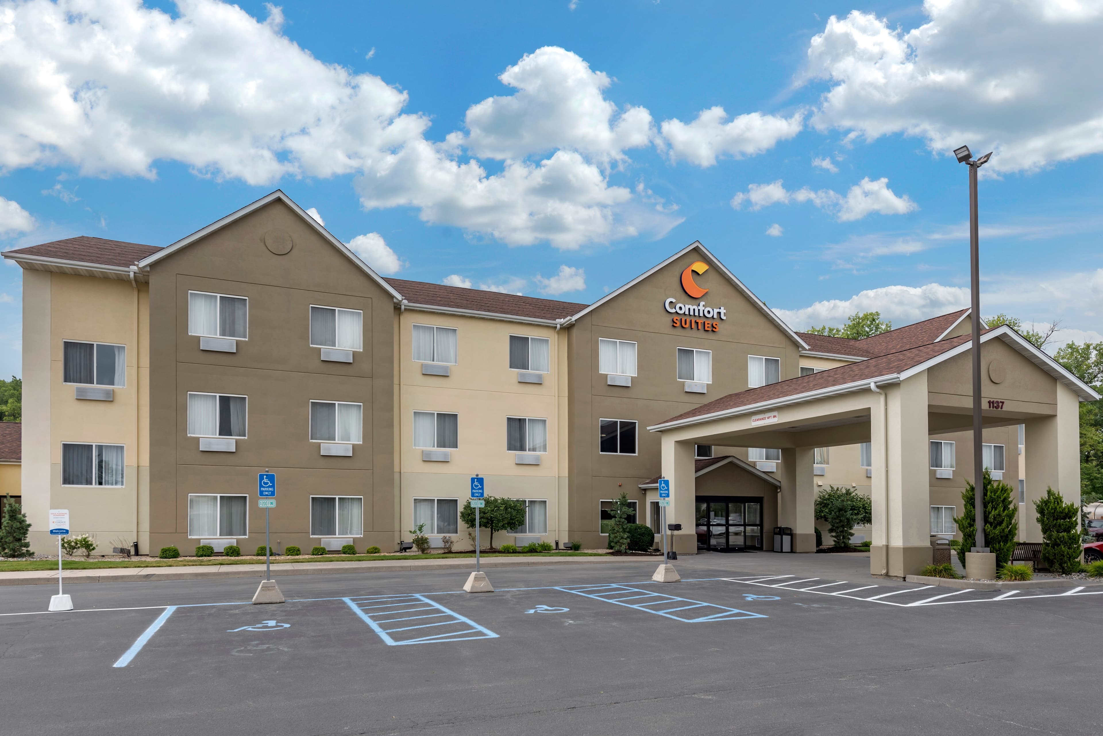 Comfort Suites Auburn near I-69 - Image 1