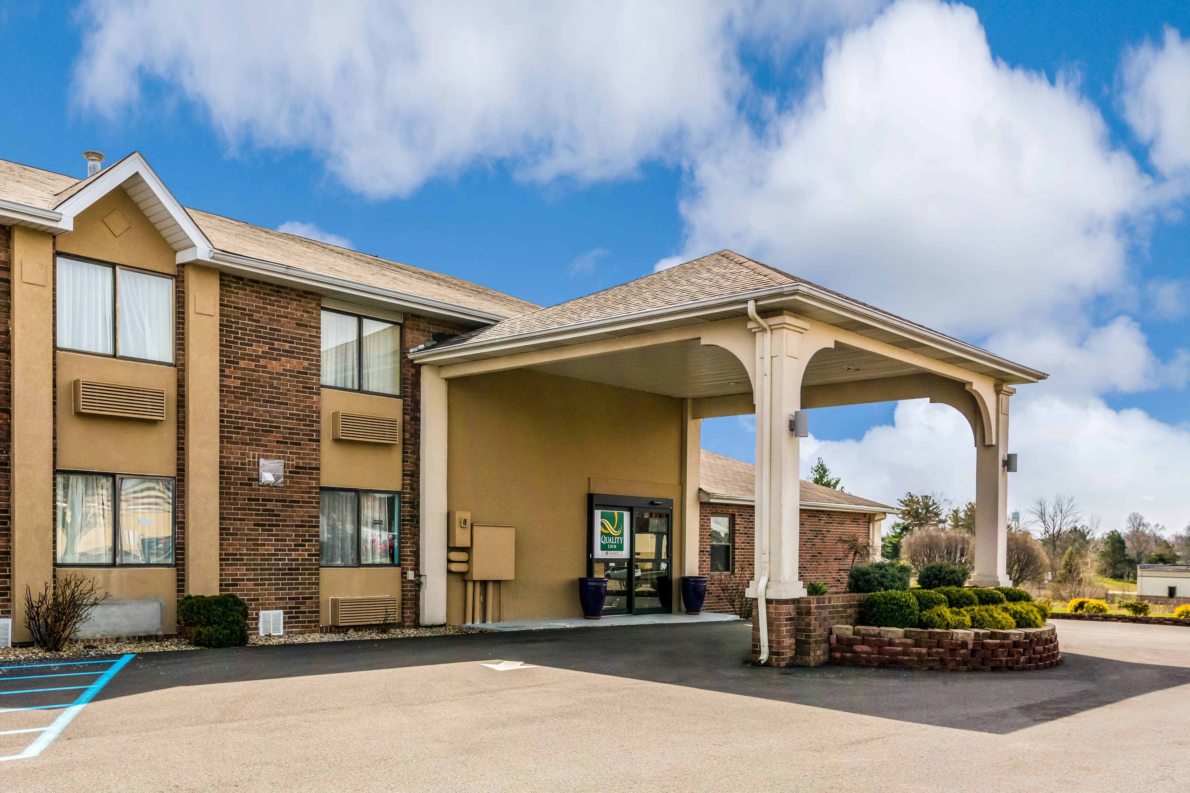 Quality Inn I-74 Batesville - Image 1