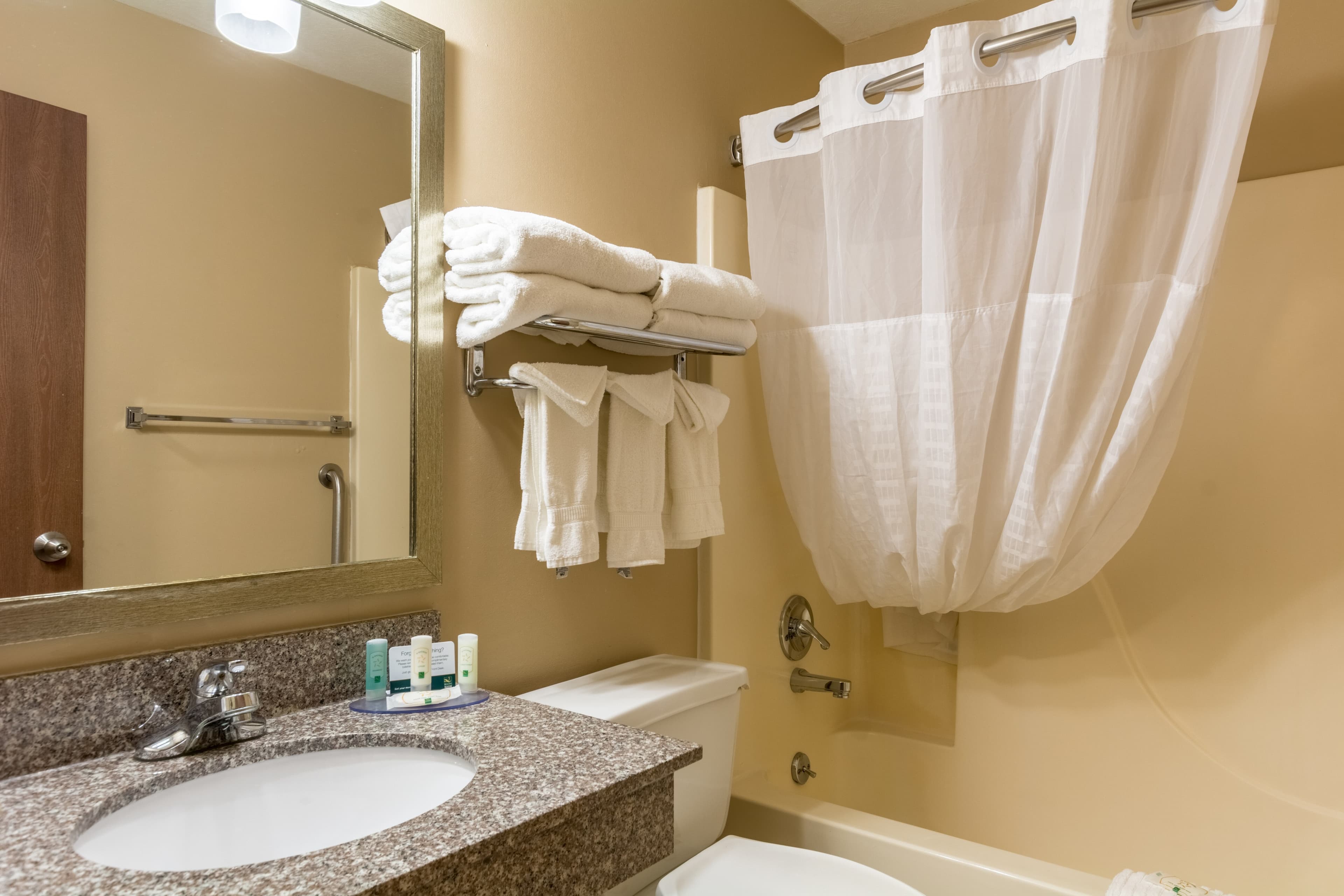 Quality Inn I-74 Batesville - Image 5