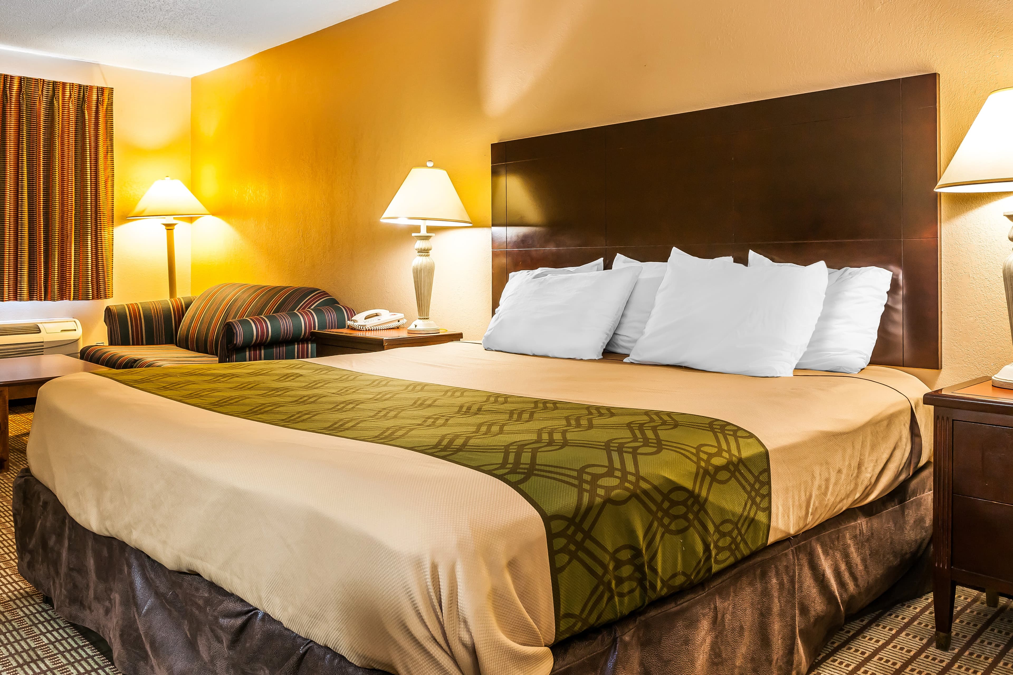 Econo Lodge Vincennes - Image 2
