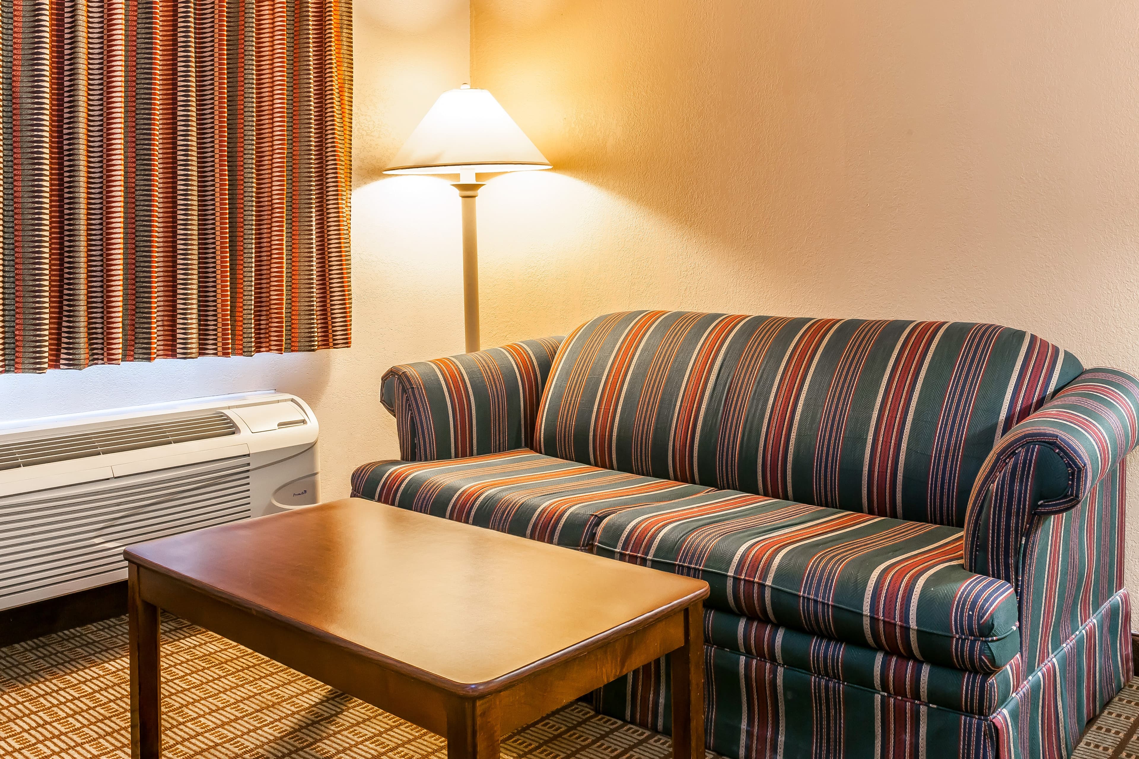 Econo Lodge Vincennes - Image 4