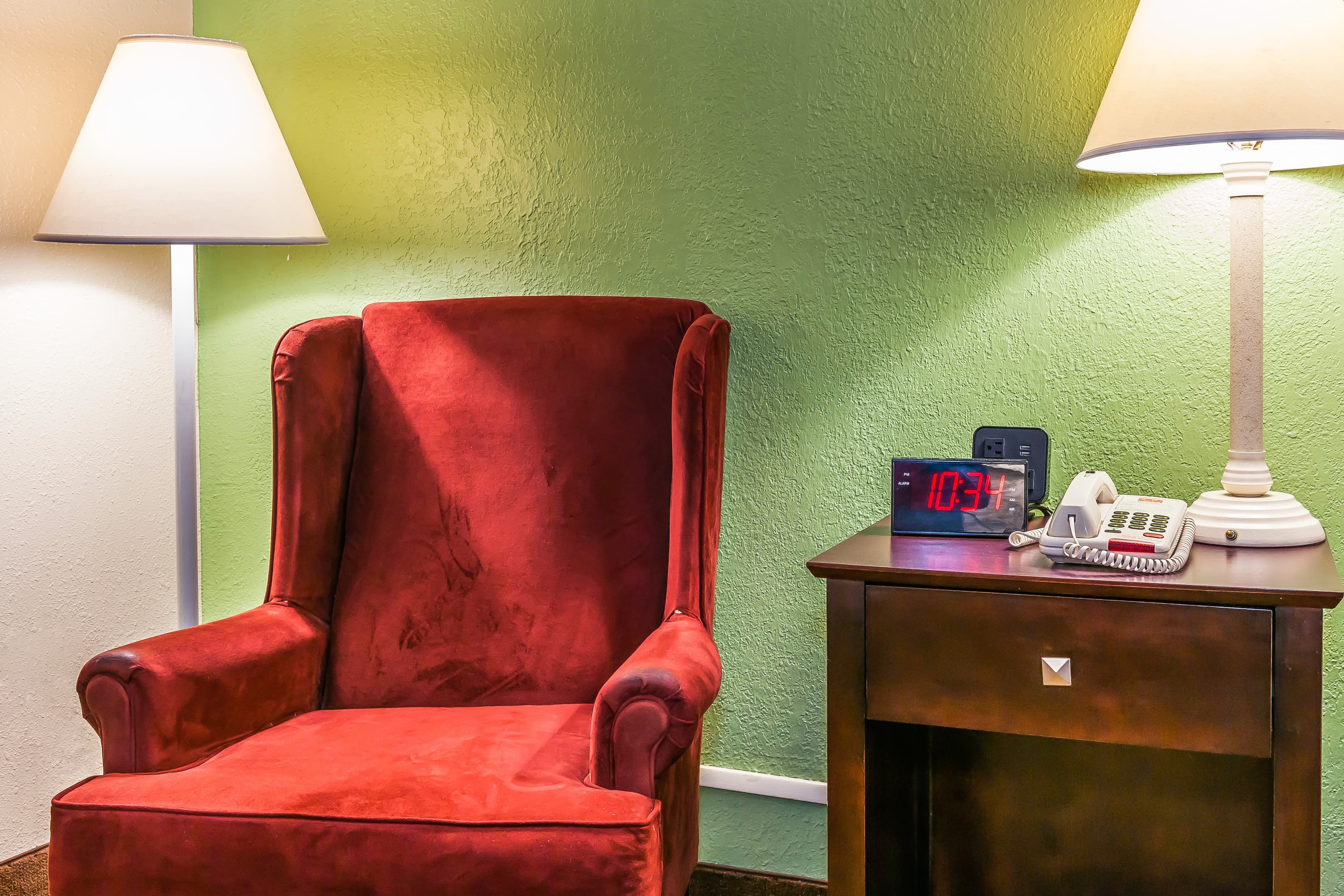 Econo Lodge Vincennes — 16