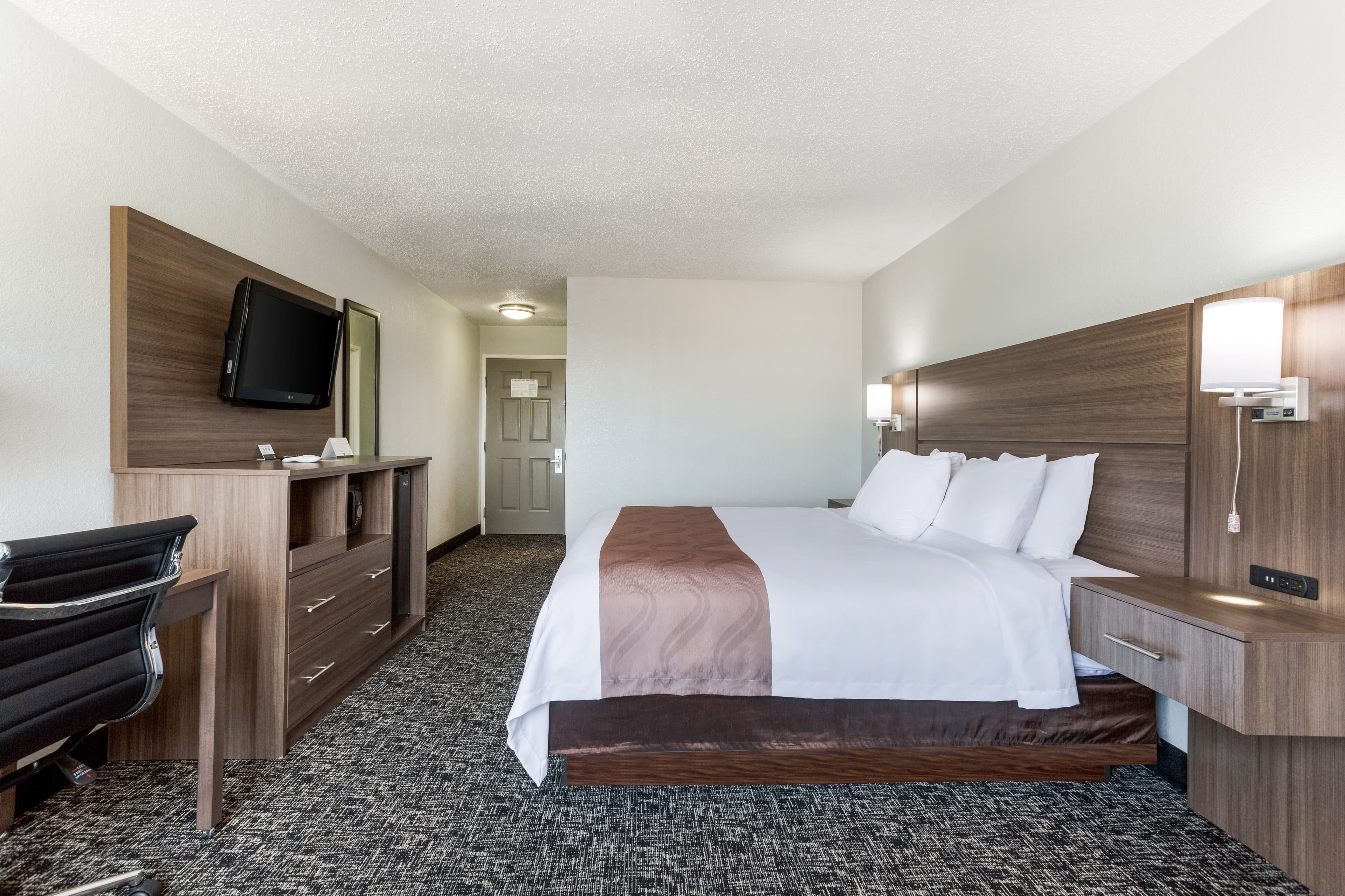 Quality Inn & Suites Ferdinand — 6