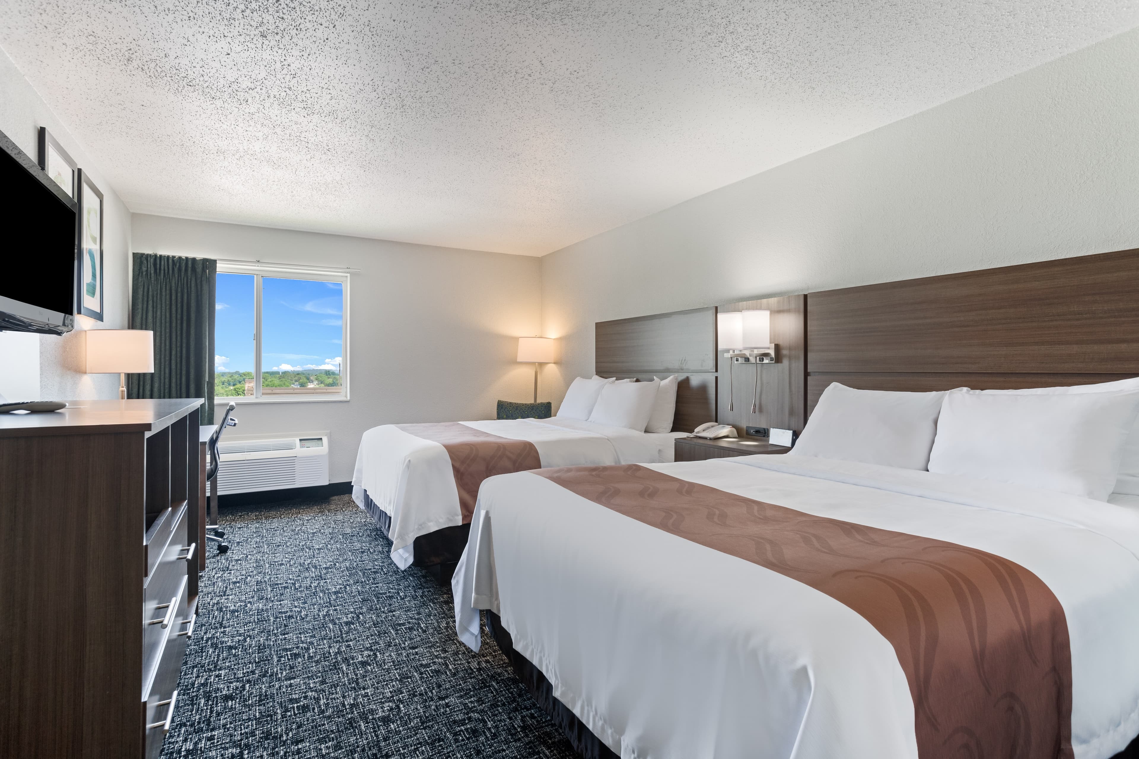 Quality Inn & Suites Ferdinand — 9