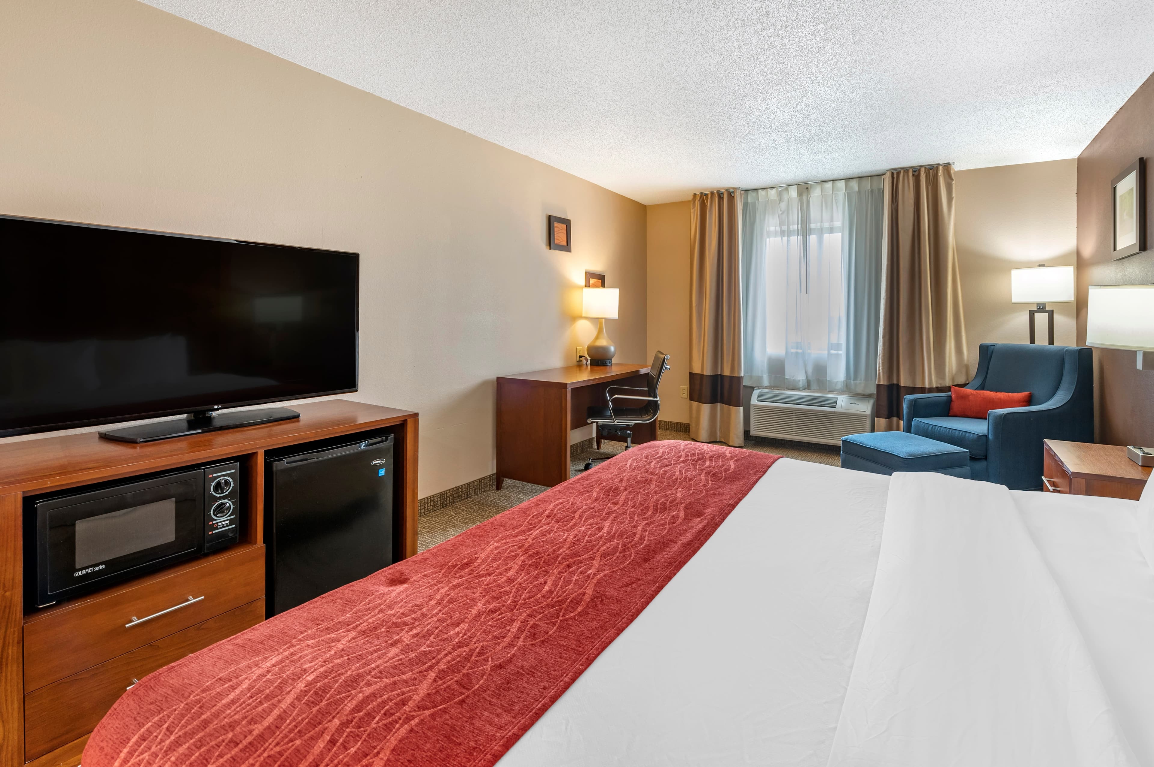 Comfort Inn & Suites Lawrenceburg - Image 3