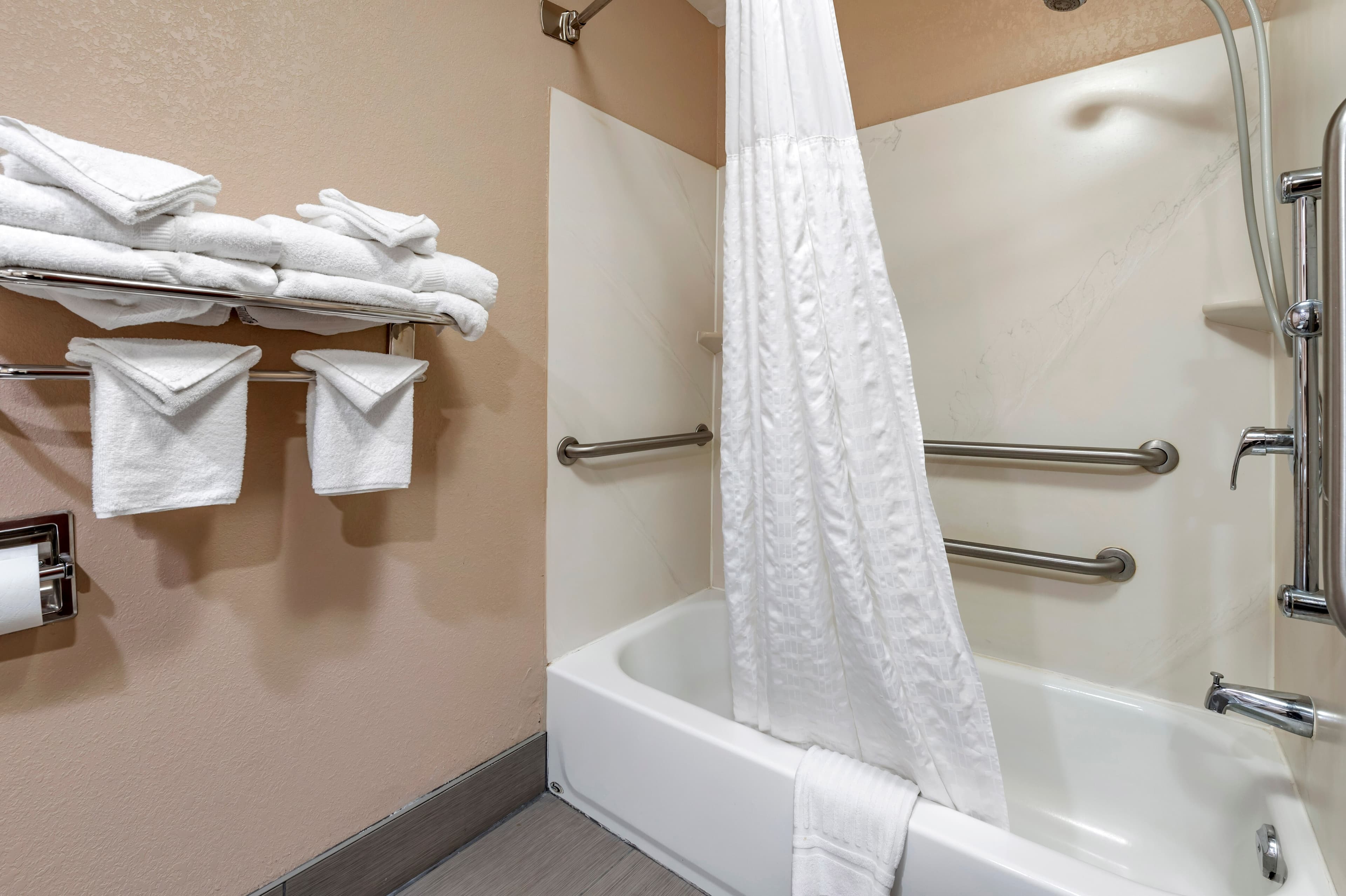 Comfort Inn & Suites Lawrenceburg - Image 4