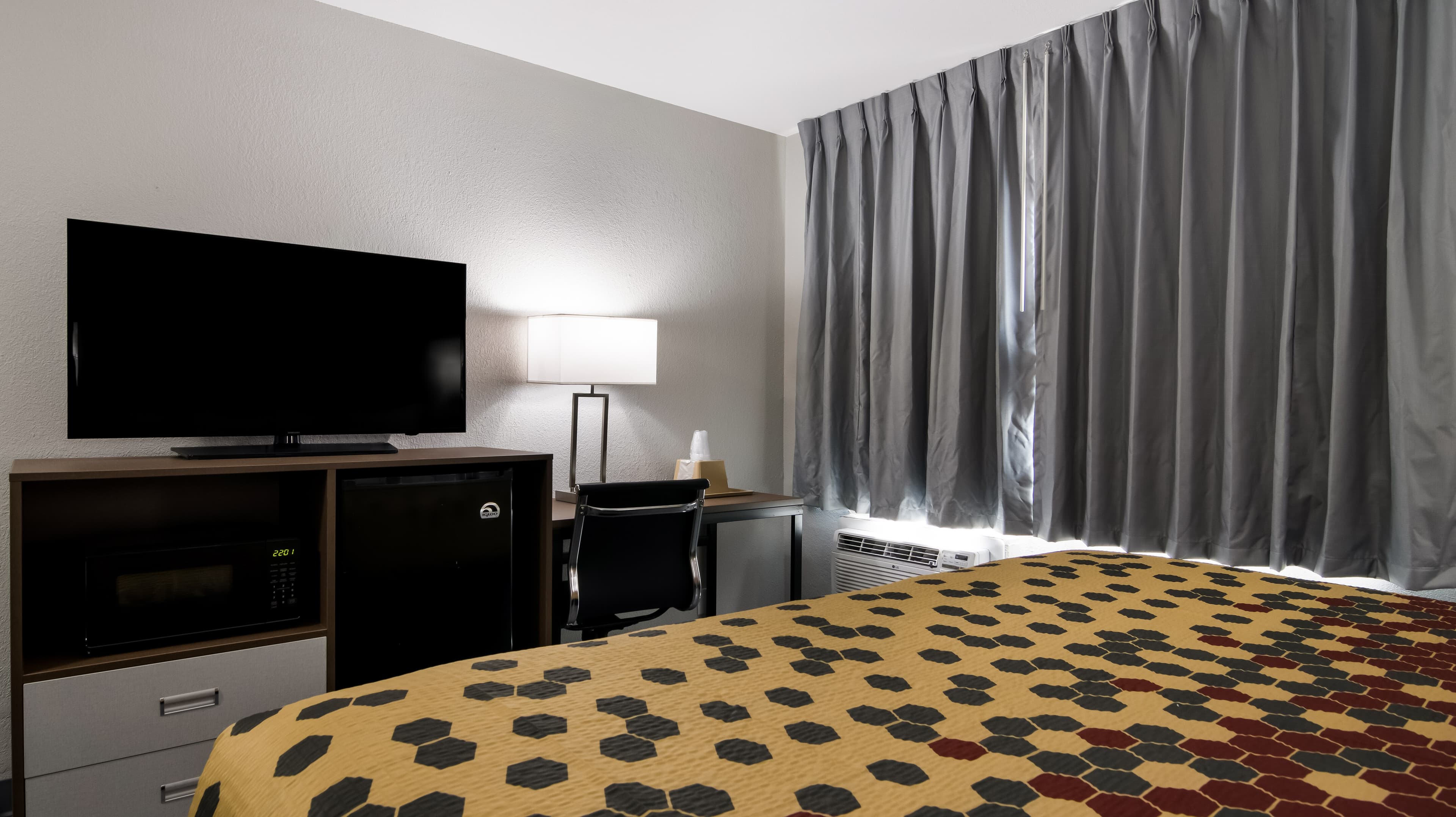 Econo Lodge Portage — 3