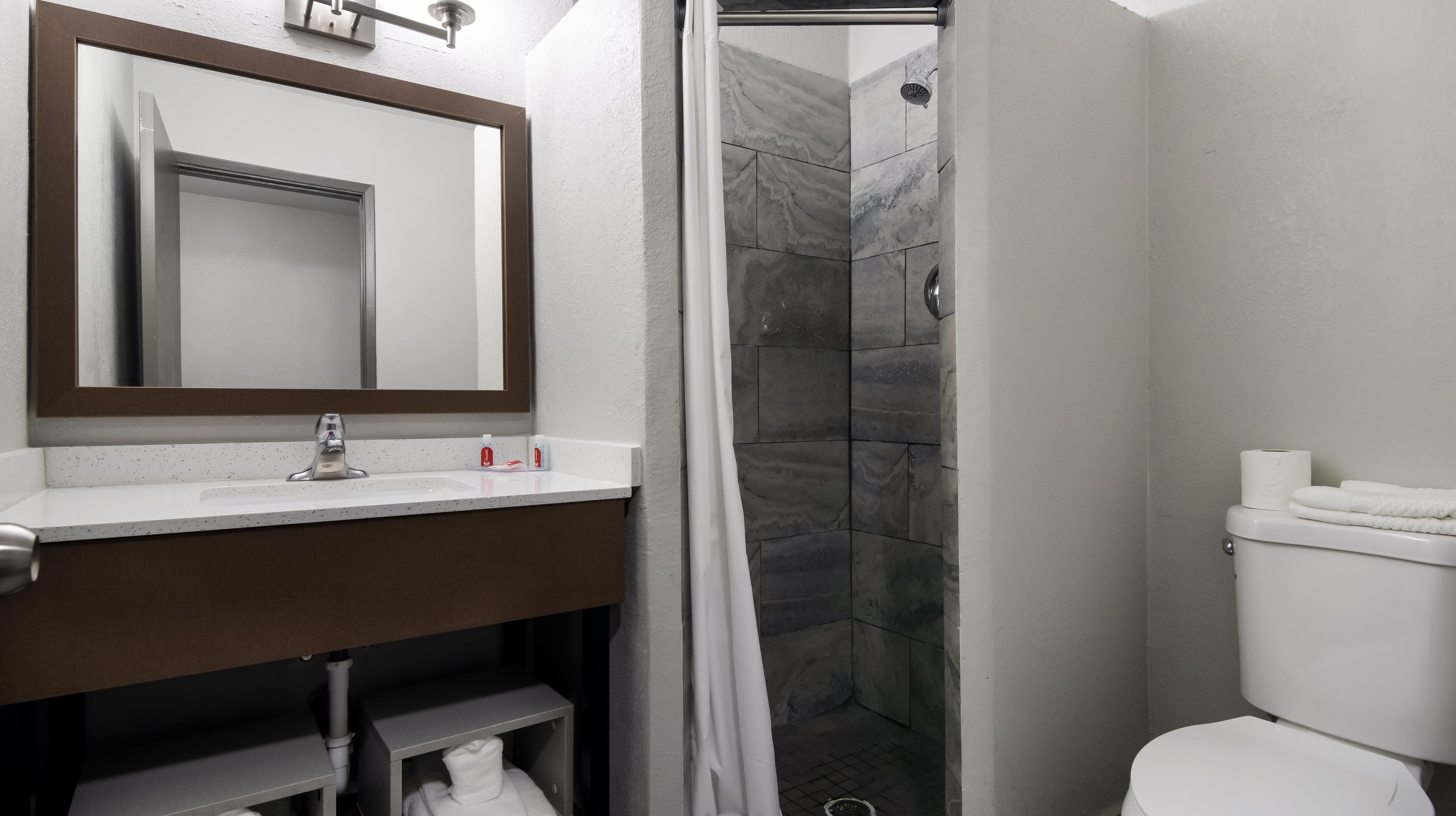 Econo Lodge Portage — 9