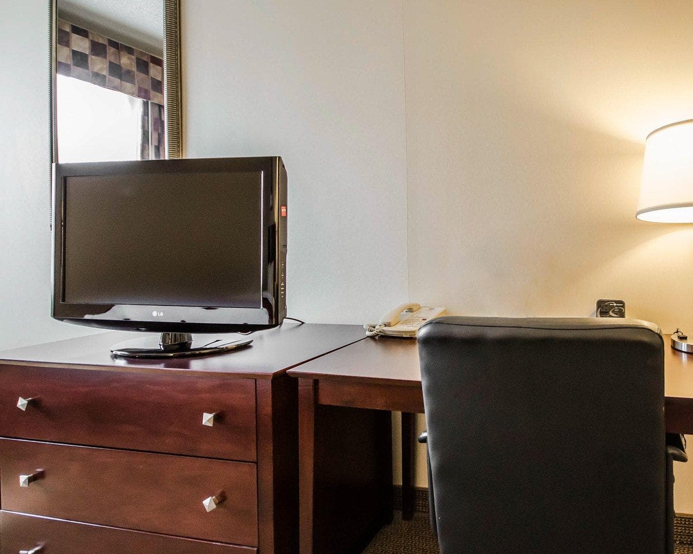 Quality Suites Jeffersonville - Louisville North - Image 4