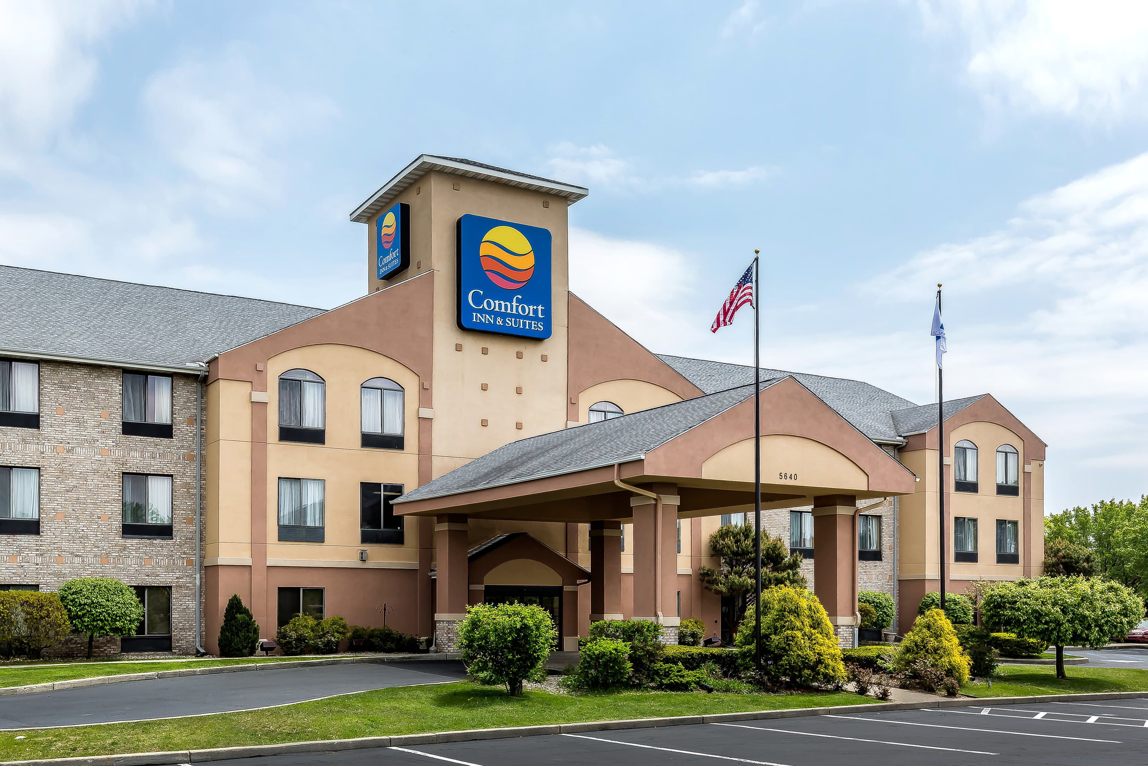 Comfort Inn & Suites Mishawaka-South Bend - Image 1