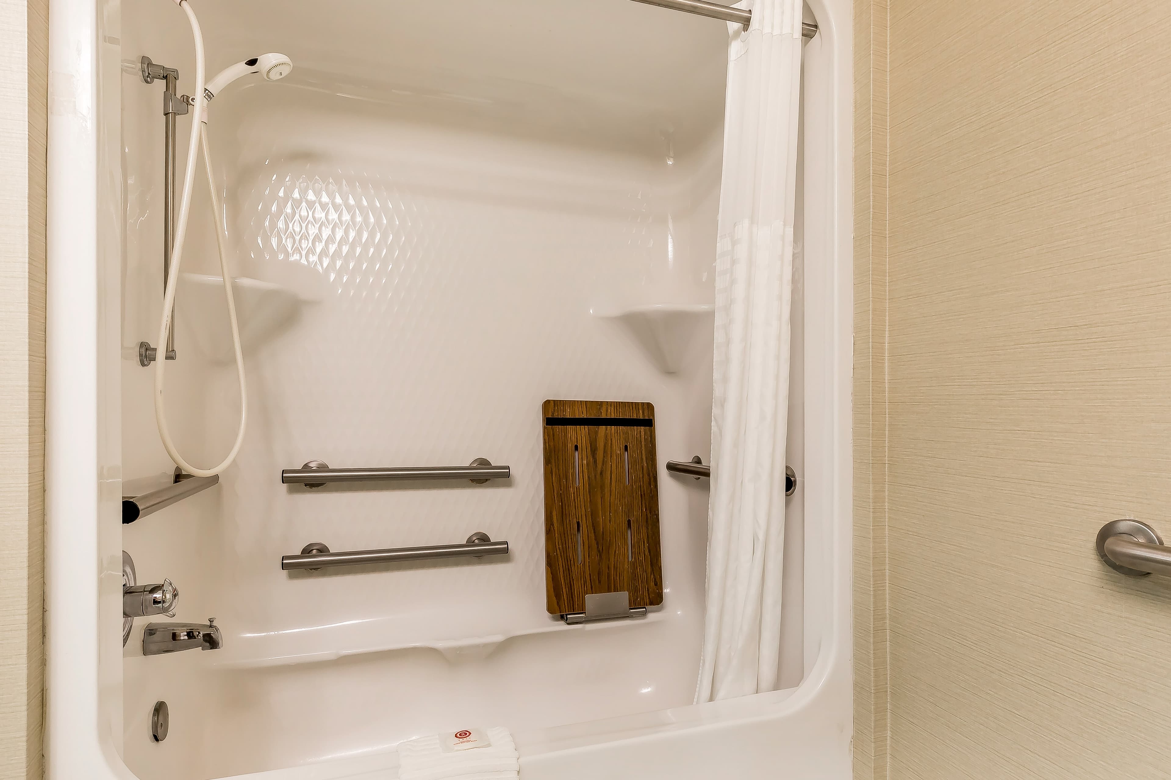 Comfort Inn & Suites Mishawaka-South Bend — 9