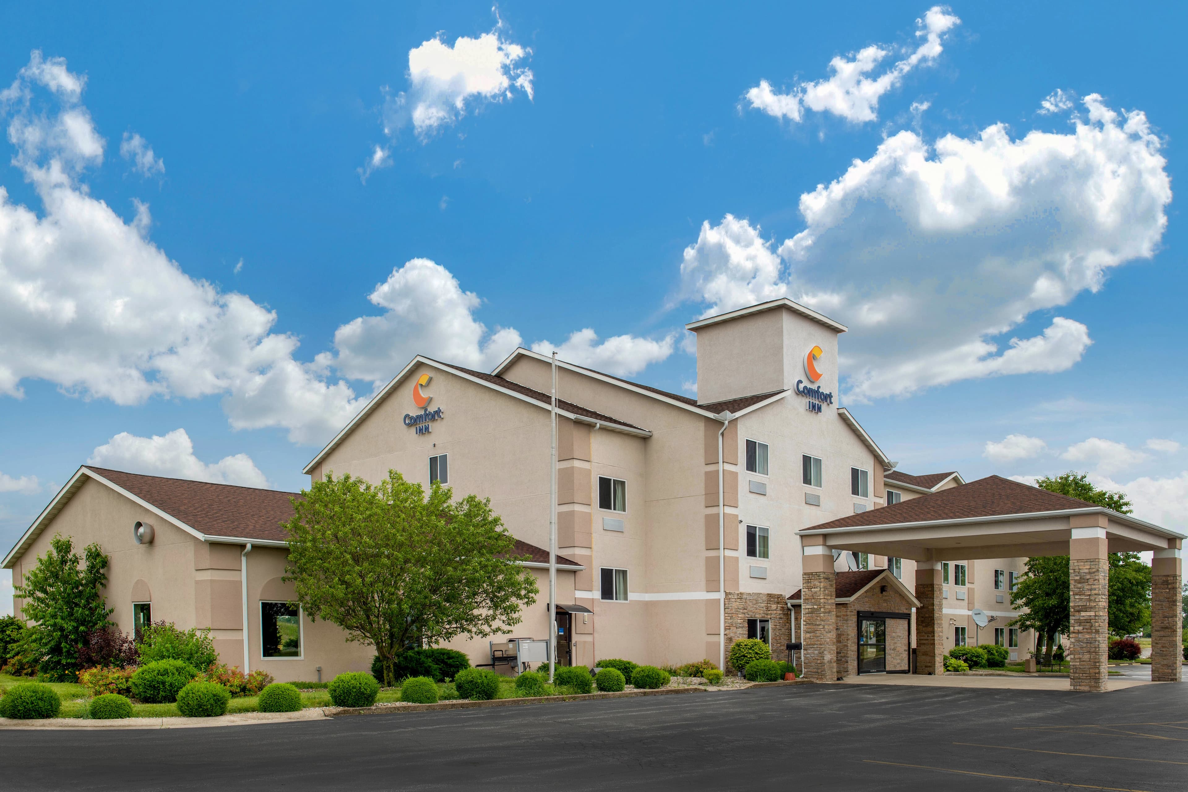 Comfort Inn Warren I-69 - Image 1
