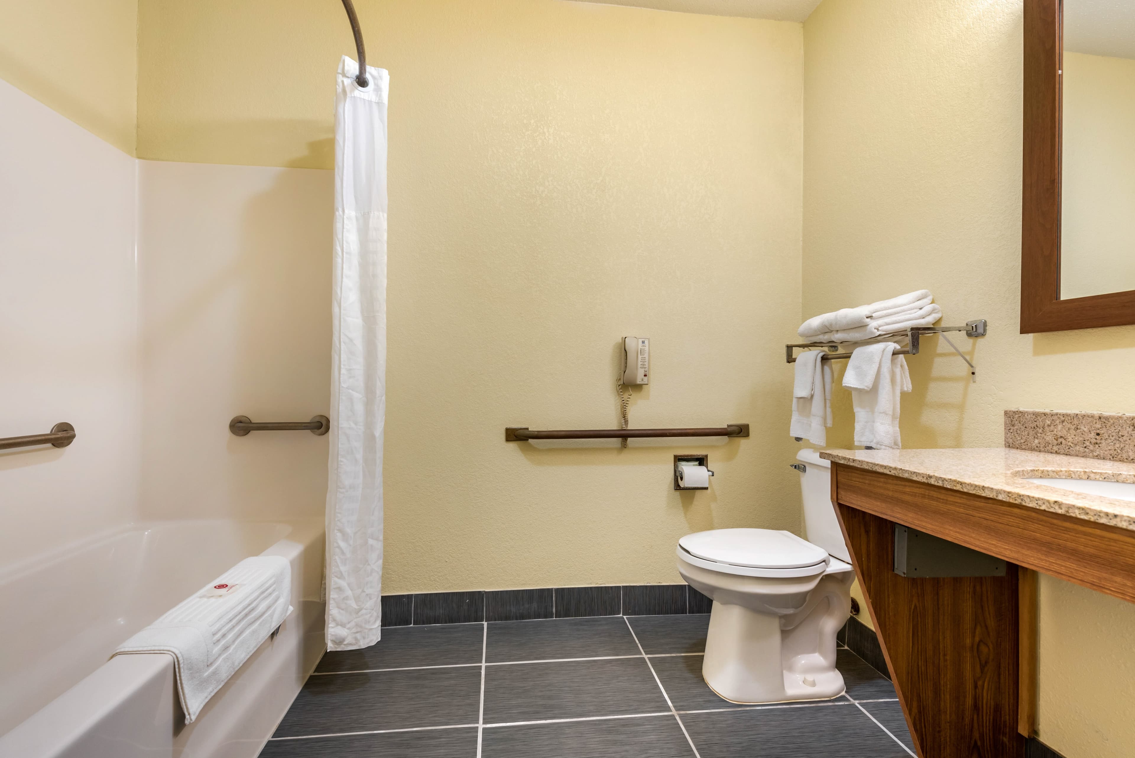 Comfort Inn Warren I-69 — 6