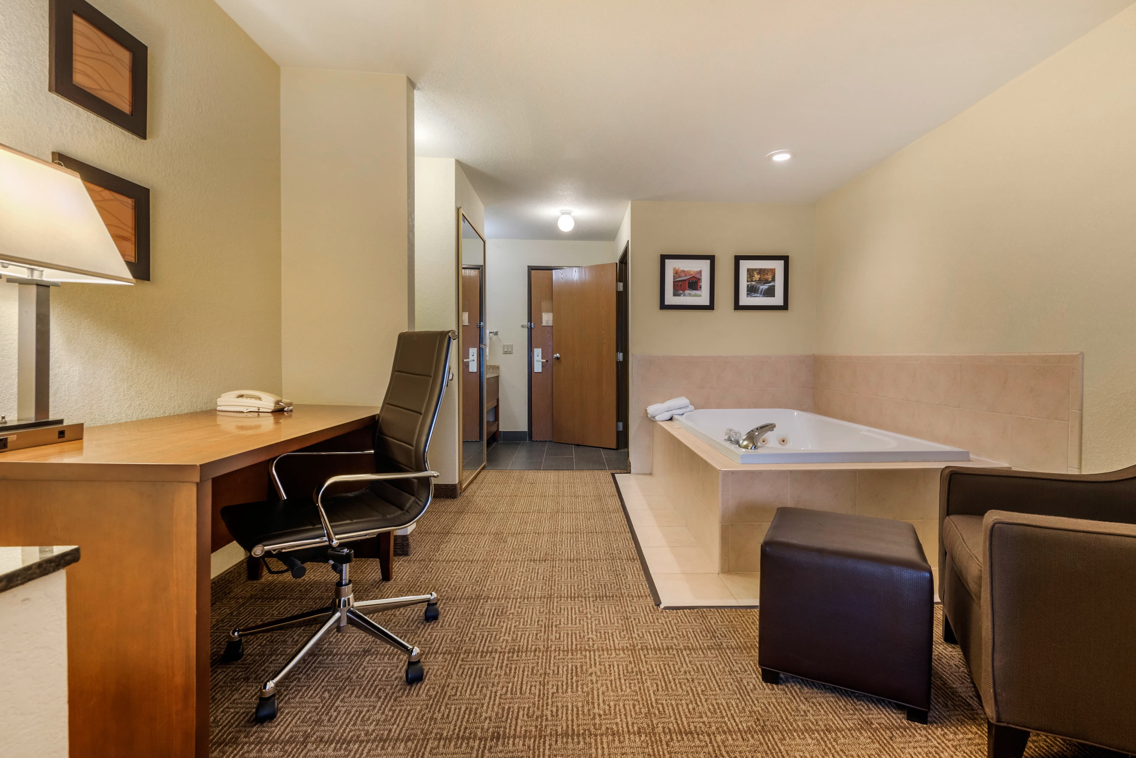 Comfort Inn Warren I-69 — 13