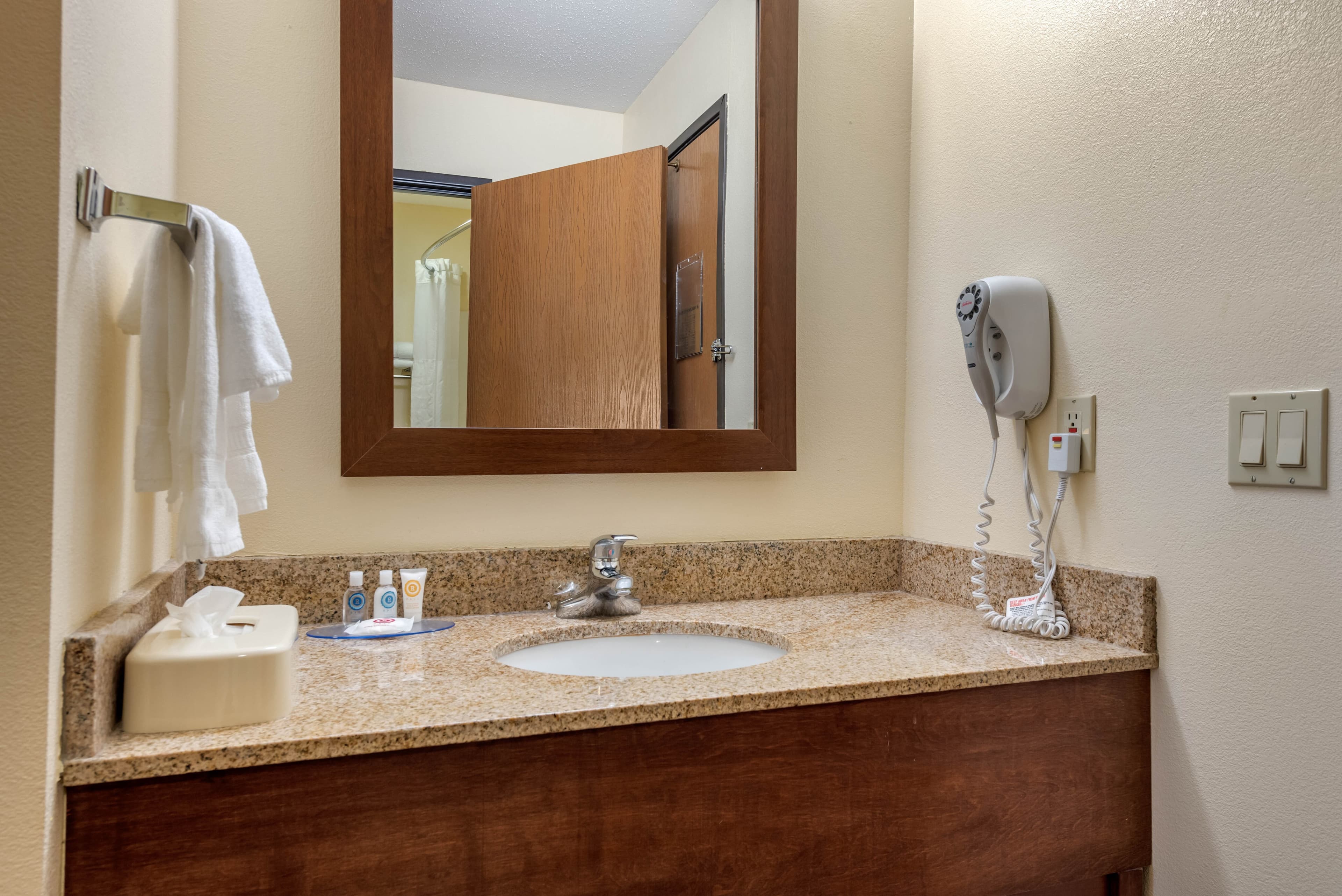 Comfort Inn Warren I-69 — 21